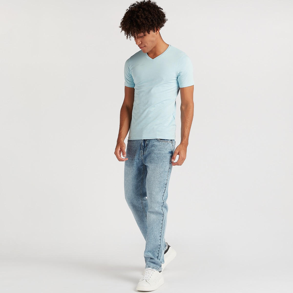 تيشيرت سادة بياقة v وأكمام قصيرة-men-clothing-tshirtsandpolos-tshirts-image-3