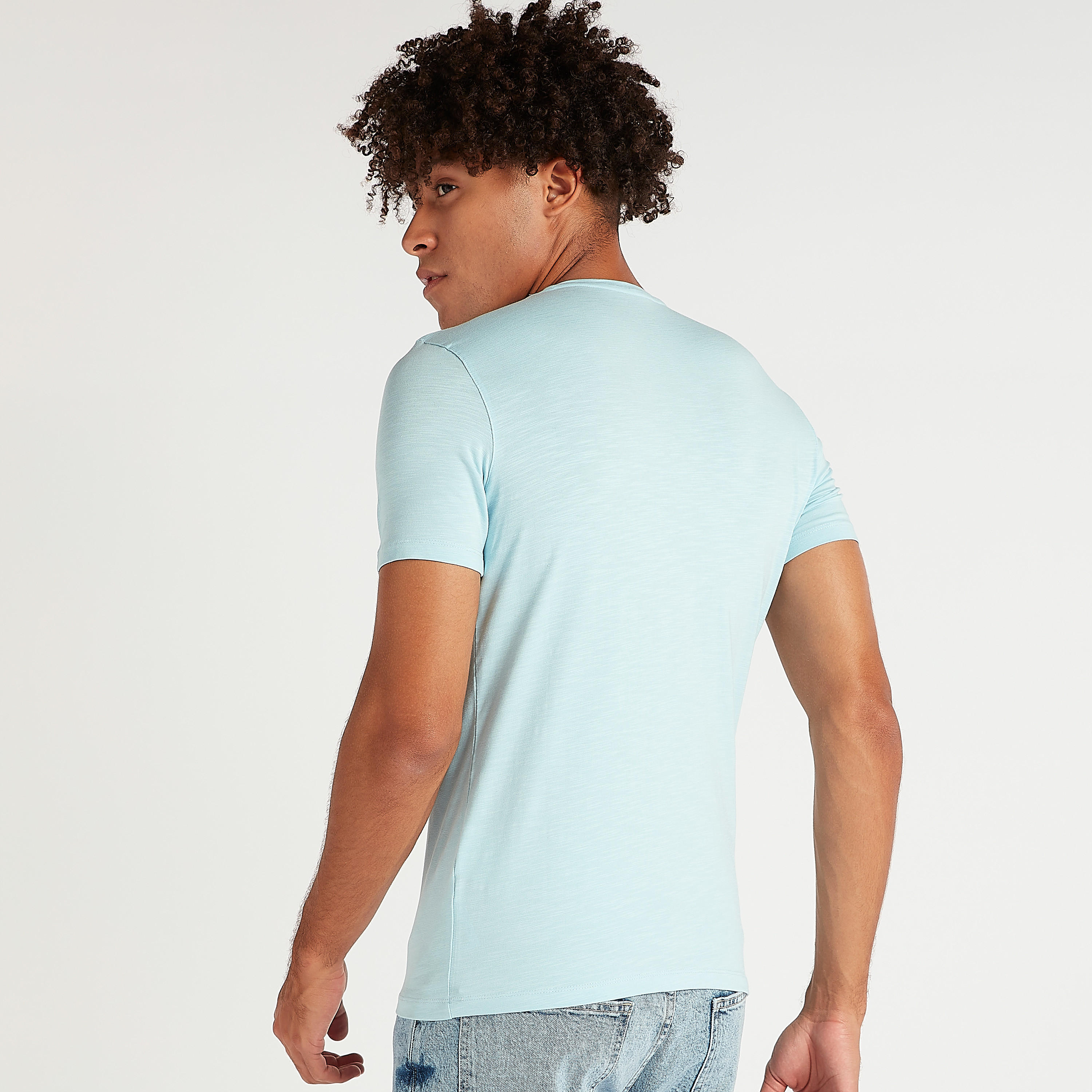 تيشيرت سادة بياقة v وأكمام قصيرة-men-clothing-tshirtsandpolos-tshirts-image-1