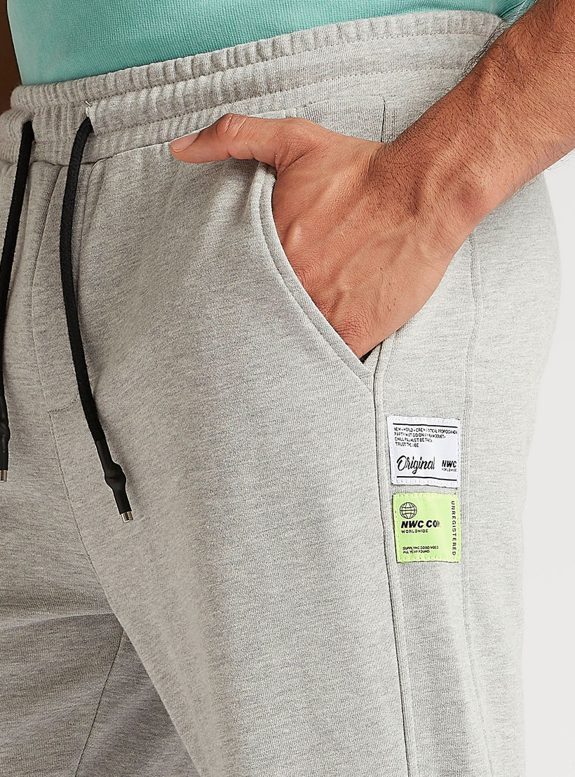 بنطلون رياضي سادة برباط إغلاق وخصر متوسّط الارتفاع-men-clothing-bottoms-joggers-image-1