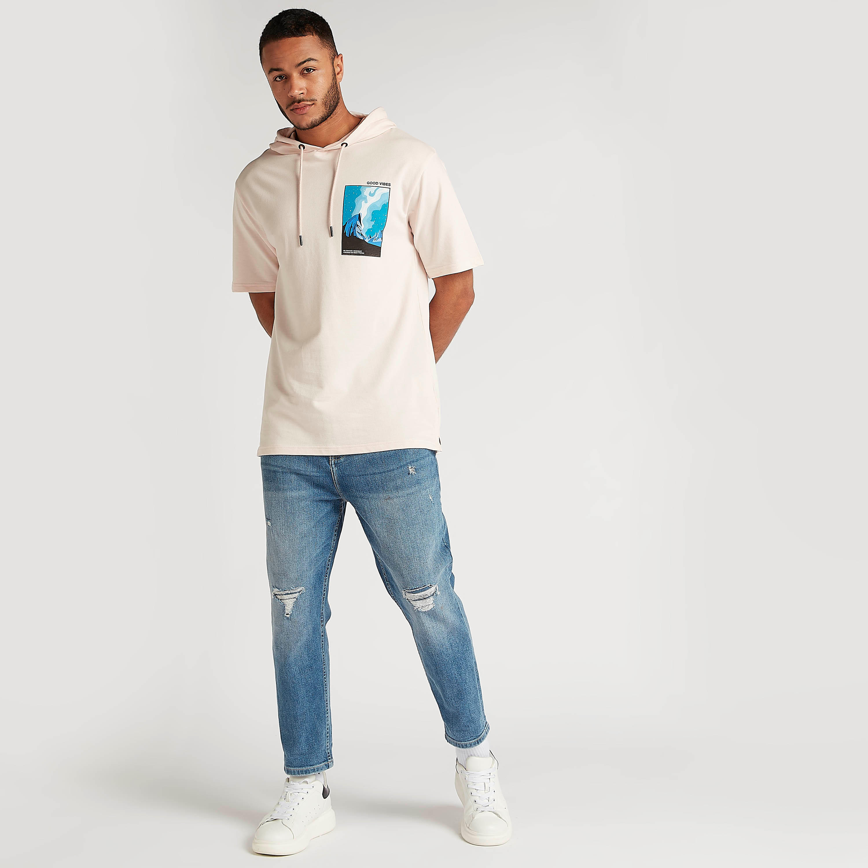 تيشيرت بطبعات وقبّعة وأكمام قصيرة-men-clothing-tshirtsandpolos-tshirts-image-2