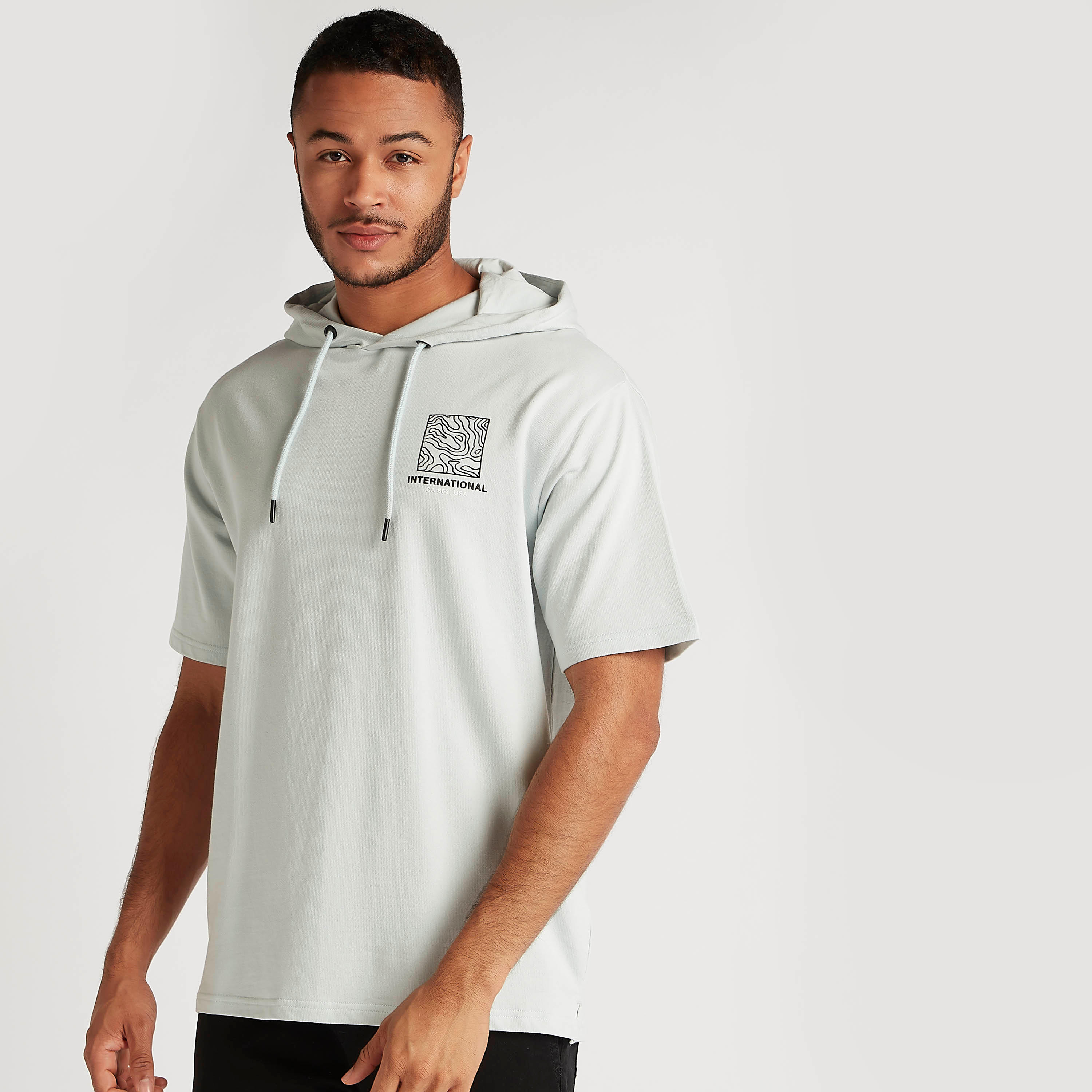 تيشيرت بطبعات وقبّعة وأكمام قصيرة-men-clothing-tshirtsandpolos-tshirts-image-6