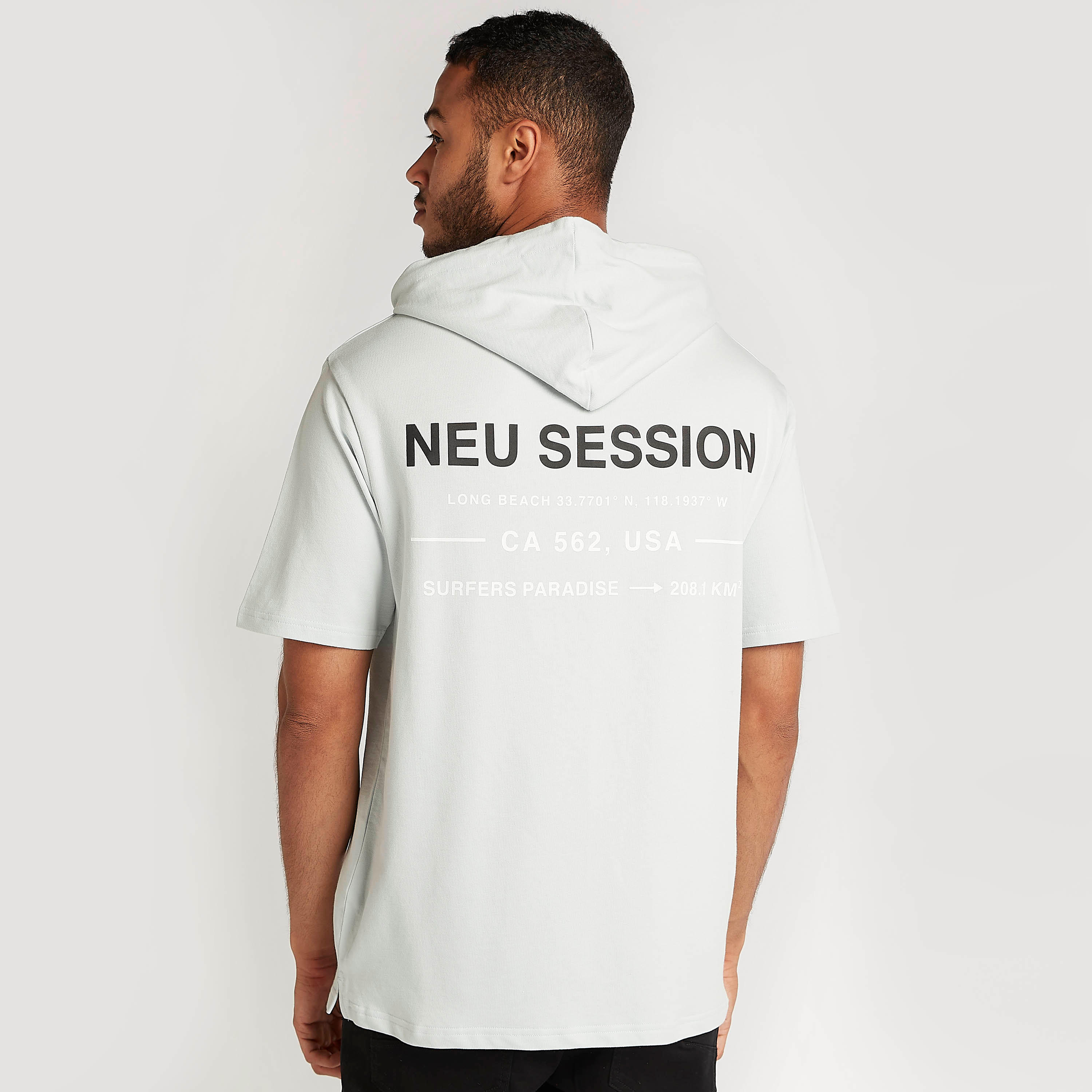 تيشيرت بطبعات وقبّعة وأكمام قصيرة-men-clothing-tshirtsandpolos-tshirts-image-3