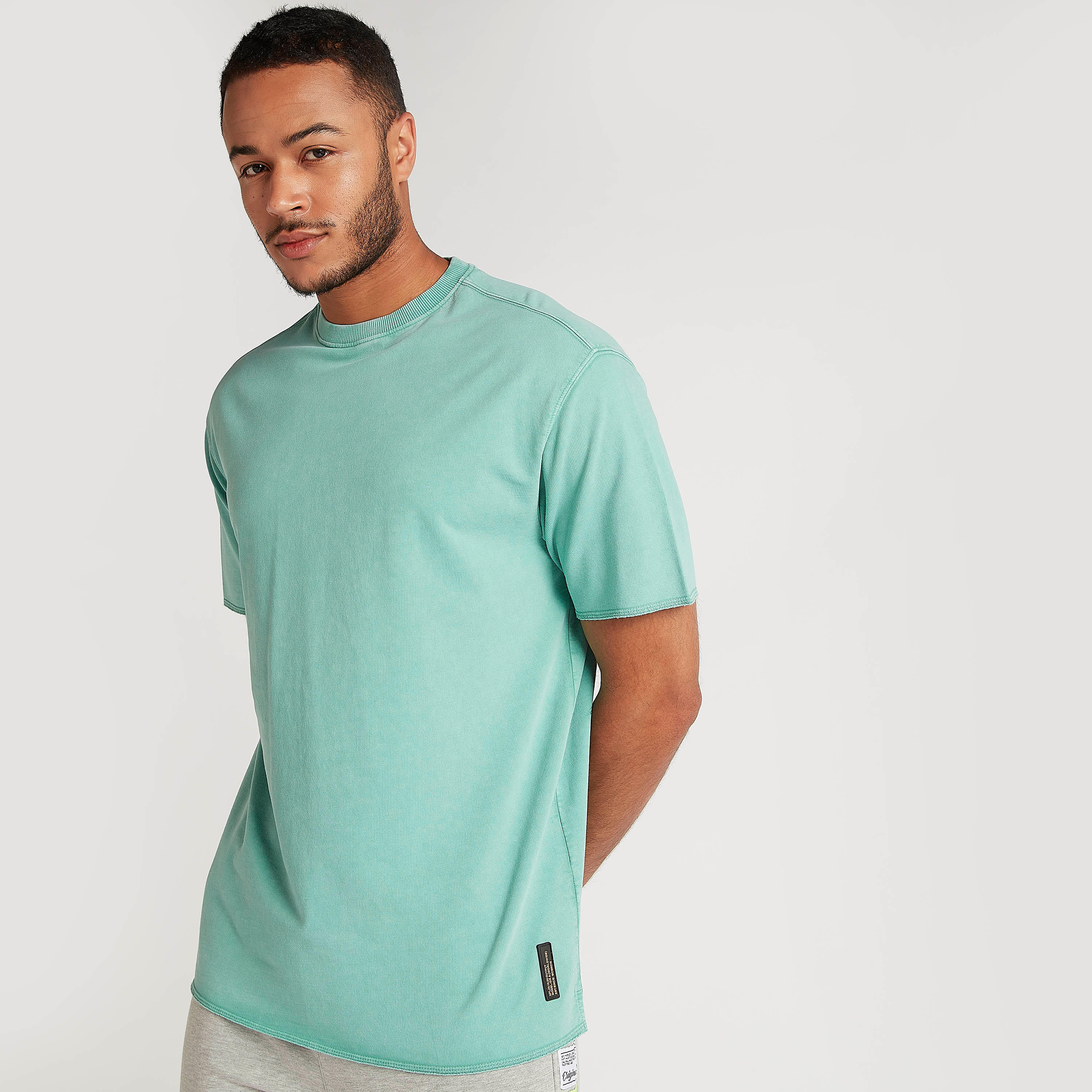 تيشيرت بارز الملمس بياقة ضيّقة وأكمام قصيرة-men-clothing-tshirtsandpolos-tshirts-image-5