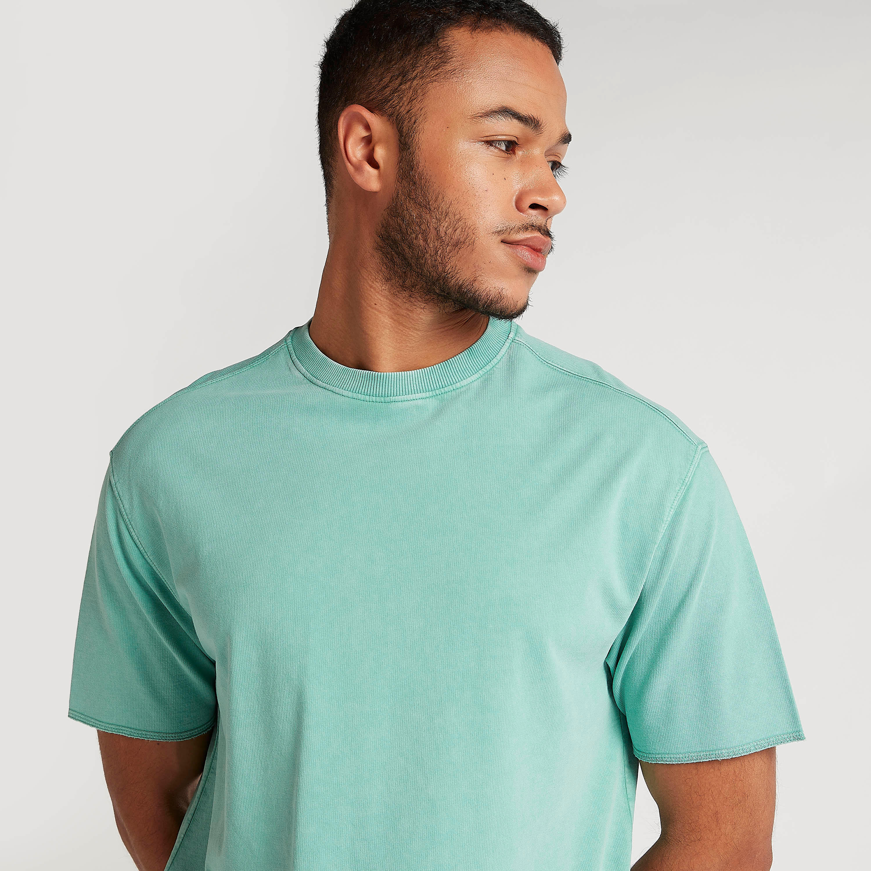 تيشيرت بارز الملمس بياقة ضيّقة وأكمام قصيرة-men-clothing-tshirtsandpolos-tshirts-image-1
