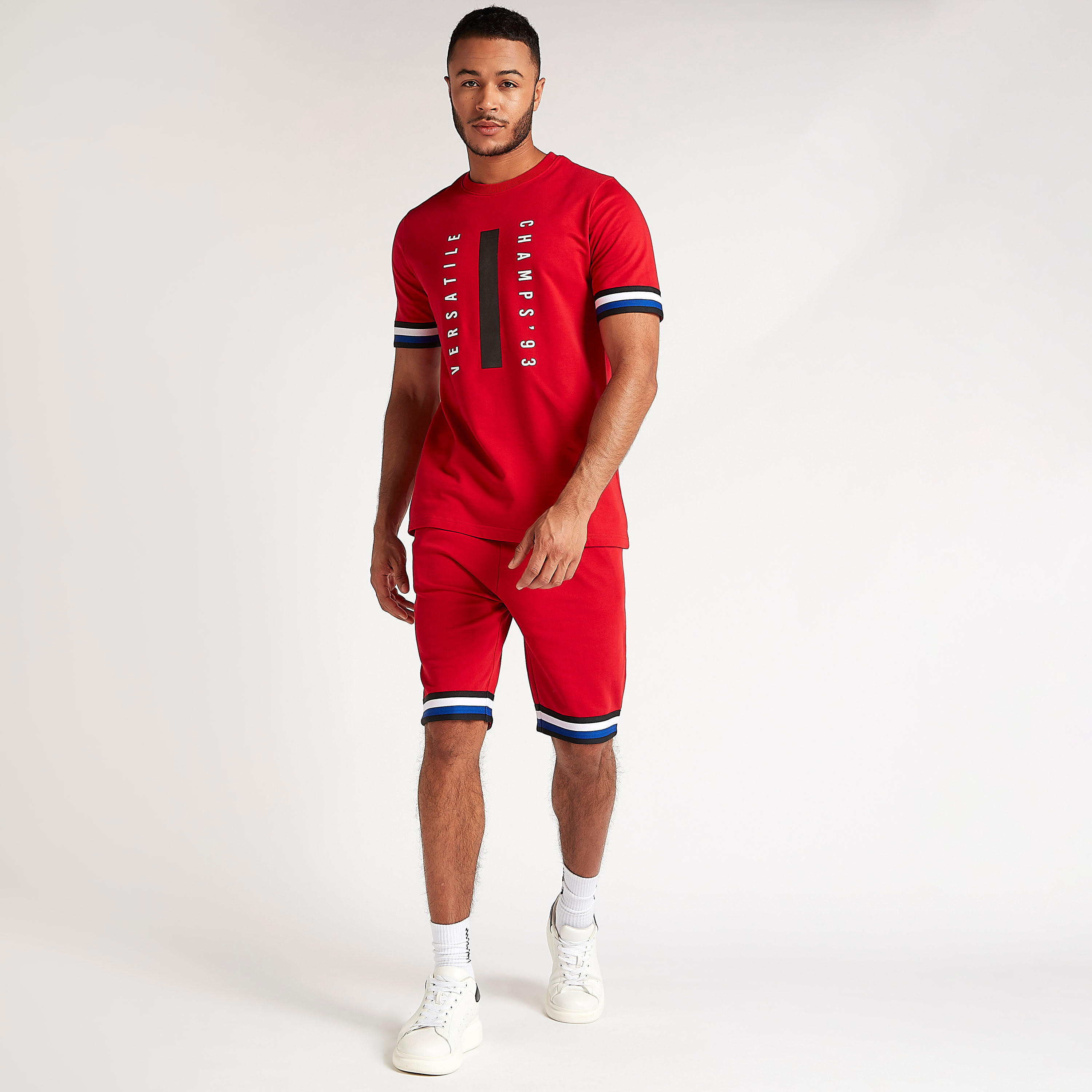 تيشيرت بياقة ضيّقة وأكمام قصيرة بتفاصيل شريطة-men-clothing-tshirtsandpolos-tshirts-image-2