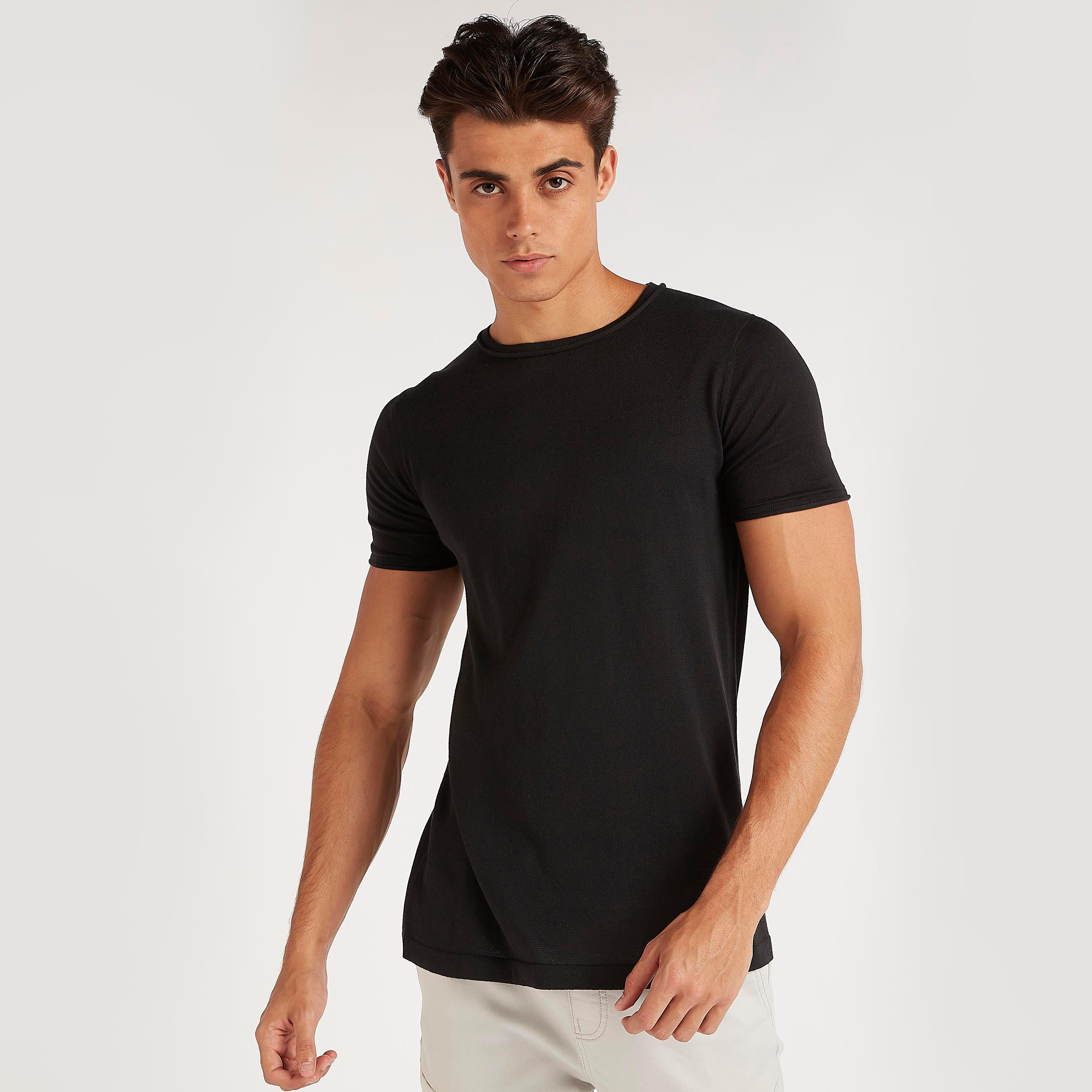 تيشيرت بياقة ضيّقة وأكمام قصيرة-men-clothing-tshirtsandpolos-tshirts-image-1