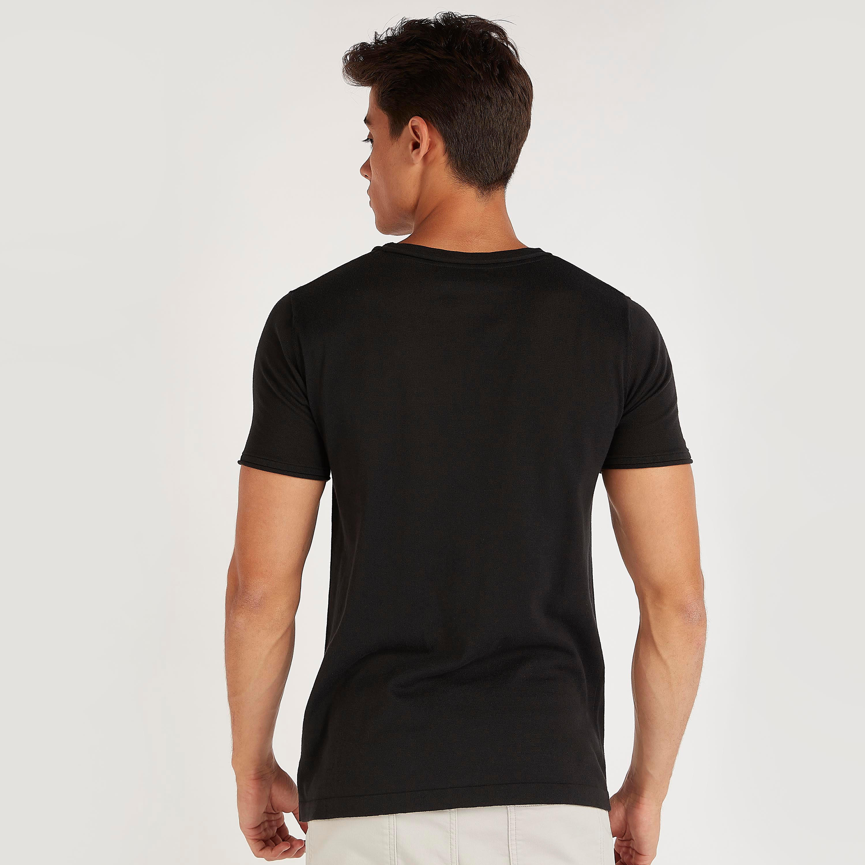 تيشيرت بياقة ضيّقة وأكمام قصيرة-men-clothing-tshirtsandpolos-tshirts-image-4