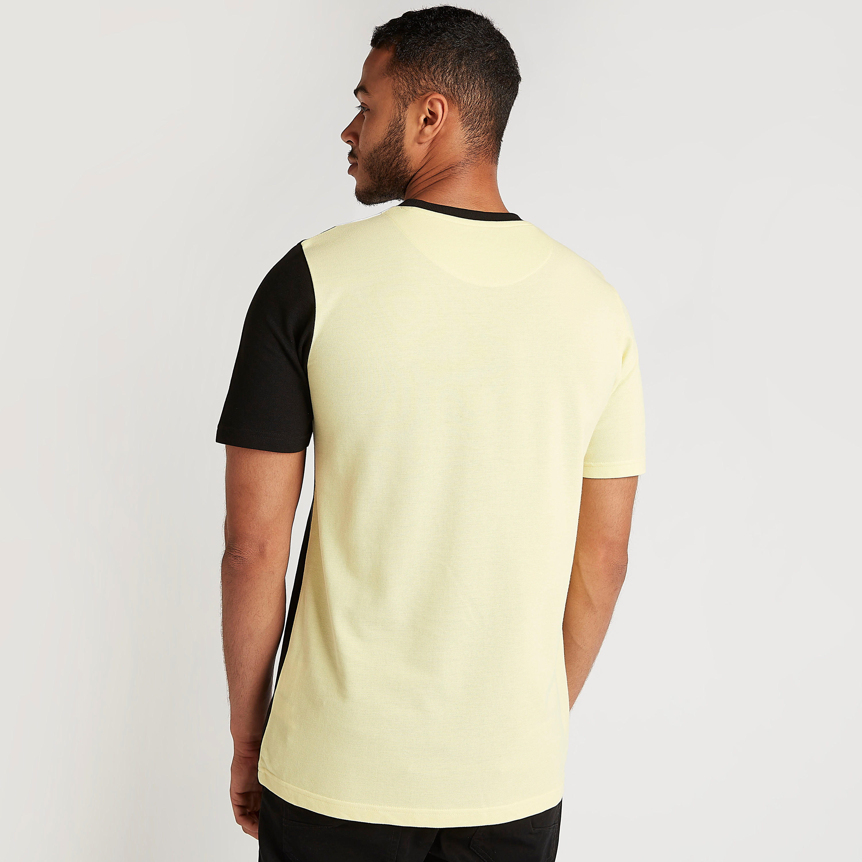 تيشيرت بياقة ضيّقة وأكمام قصيرة وطبعات-men-clothing-tshirtsandpolos-tshirts-image-4