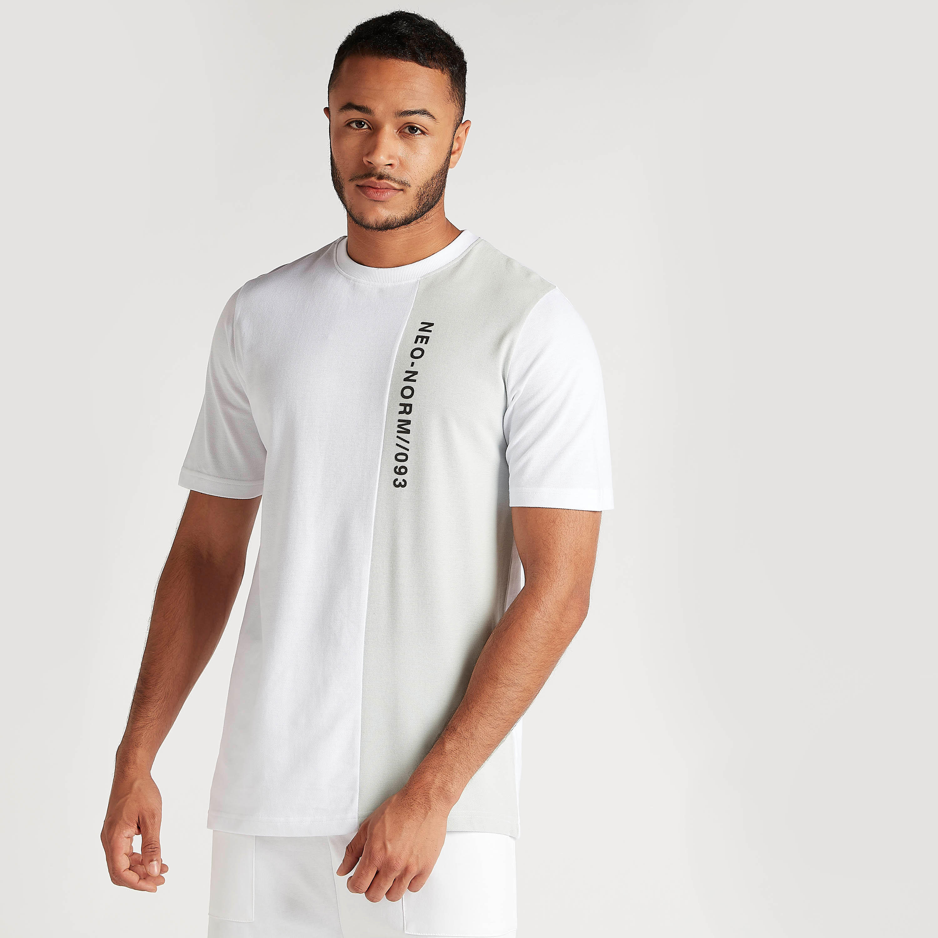 تيشيرت بياقة ضيّقة وأكمام قصيرة وطبعات-men-clothing-tshirtsandpolos-tshirts-image-1