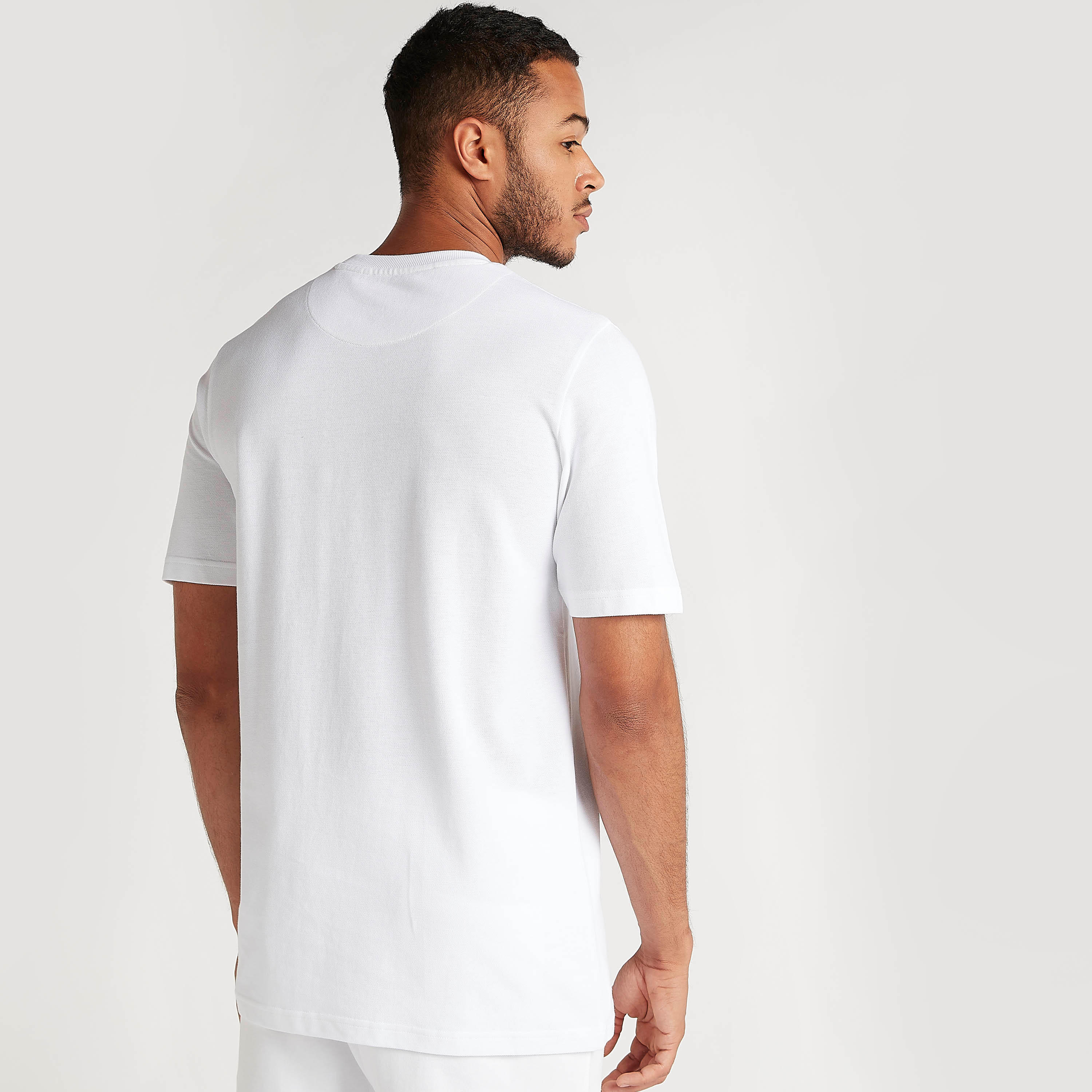 تيشيرت بياقة ضيّقة وأكمام قصيرة وطبعات-men-clothing-tshirtsandpolos-tshirts-image-4