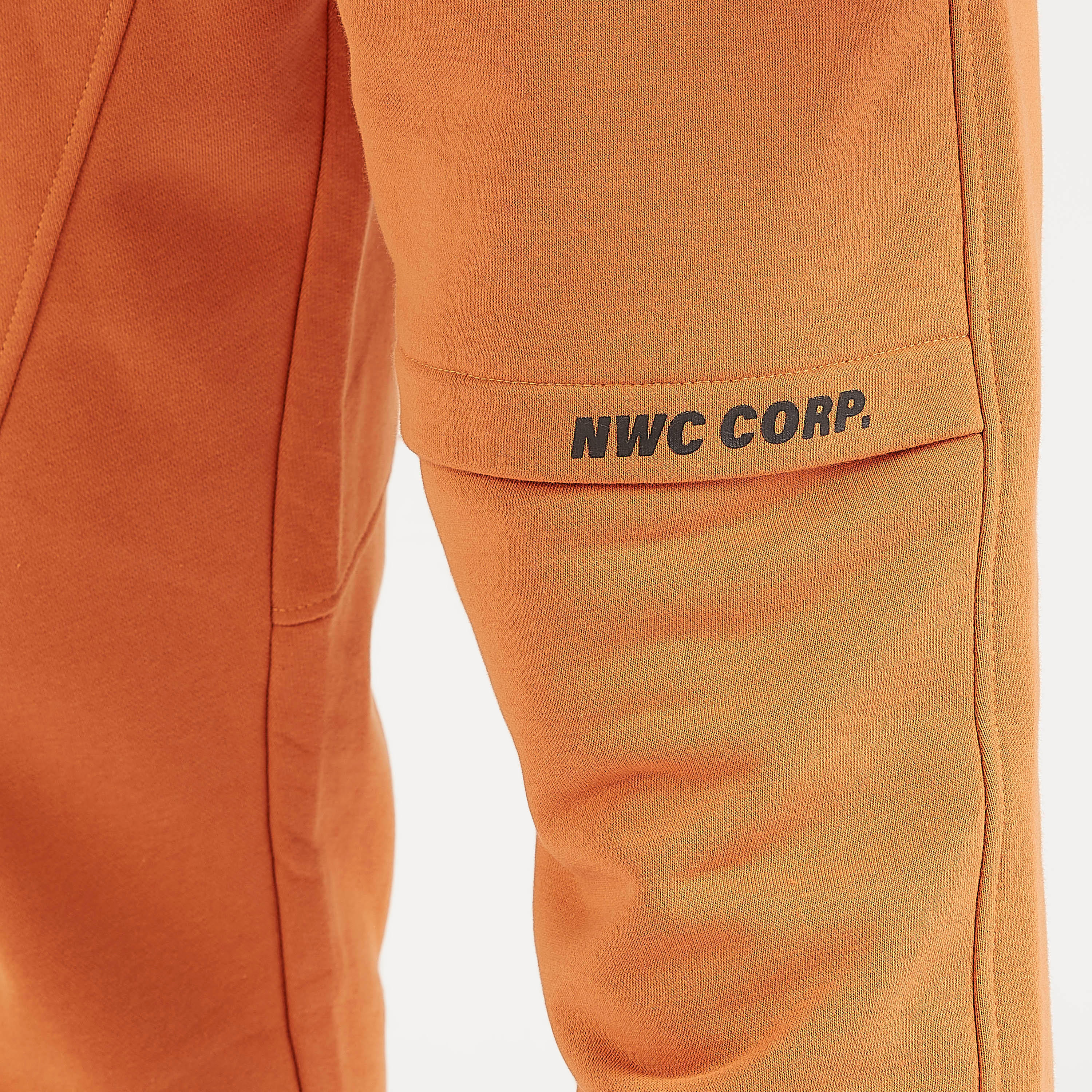 بنطلون رياضي برباط إغلاق وجيوب وطبعات-men-clothing-bottoms-joggers-image-6