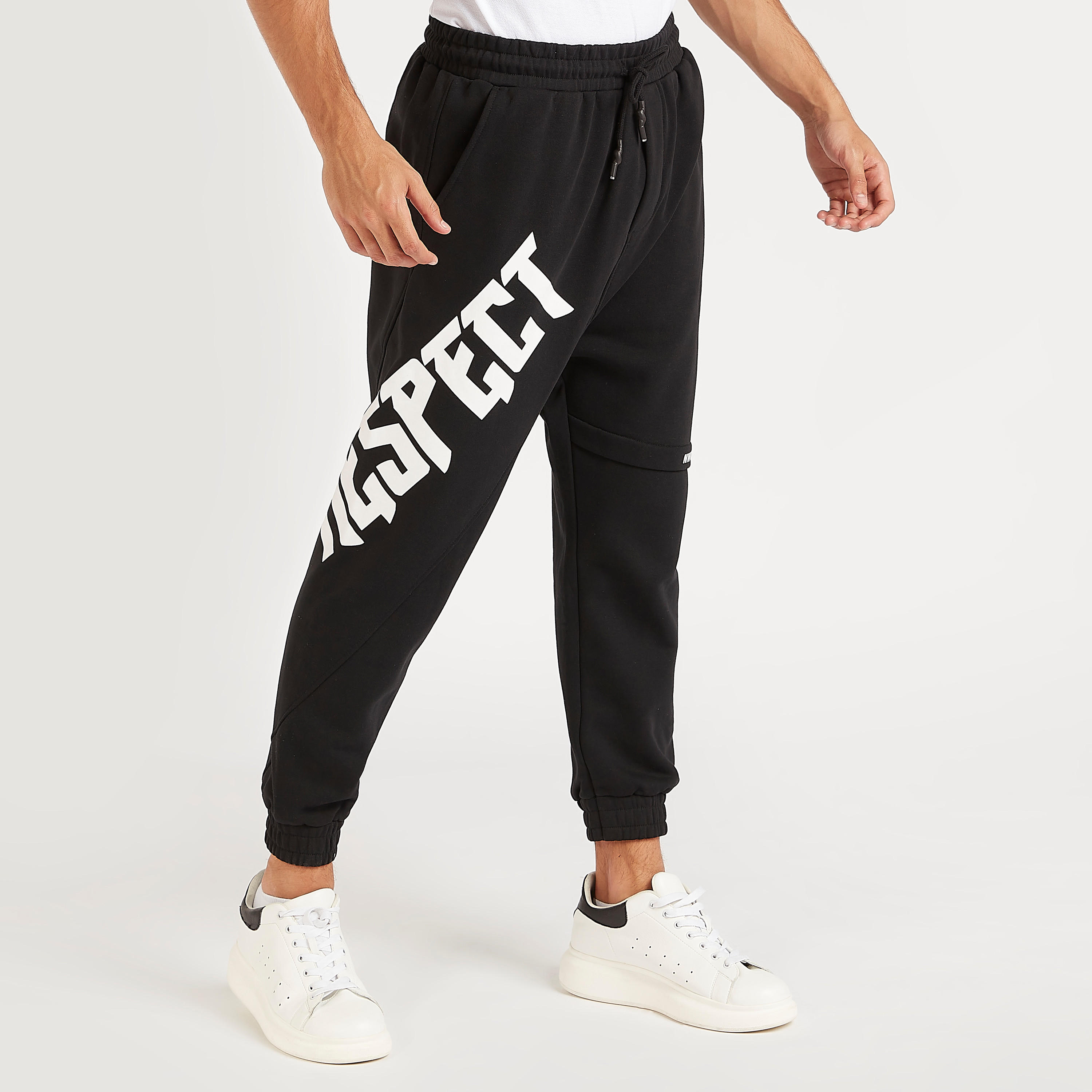 بنطلون رياضي برباط إغلاق وجيوب وطبعات-men-clothing-bottoms-joggers-image-6