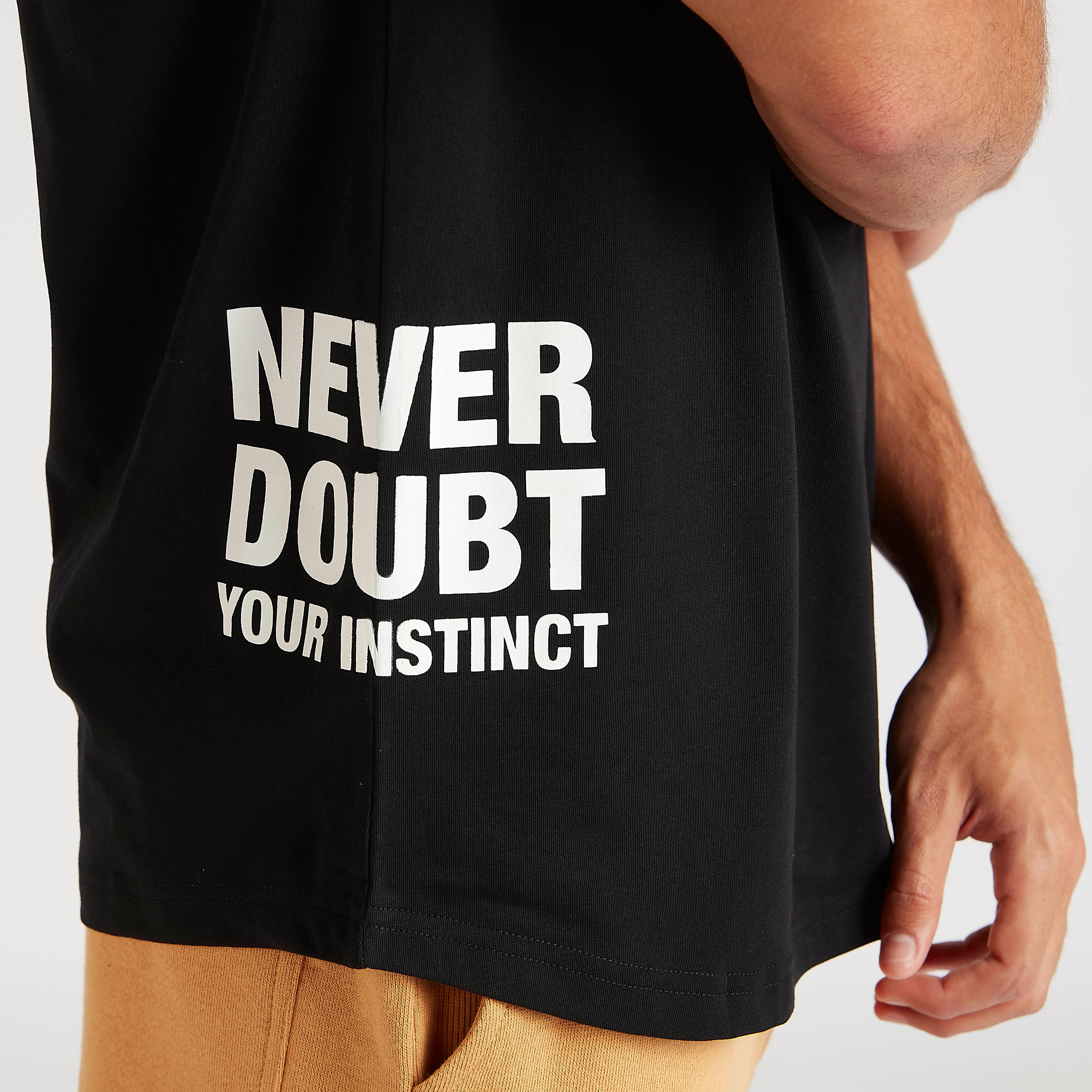 تيشيرت بياقة ضيّقة وأكمام قصيرة وطبعات-men-clothing-tshirtsandpolos-tshirts-image-1