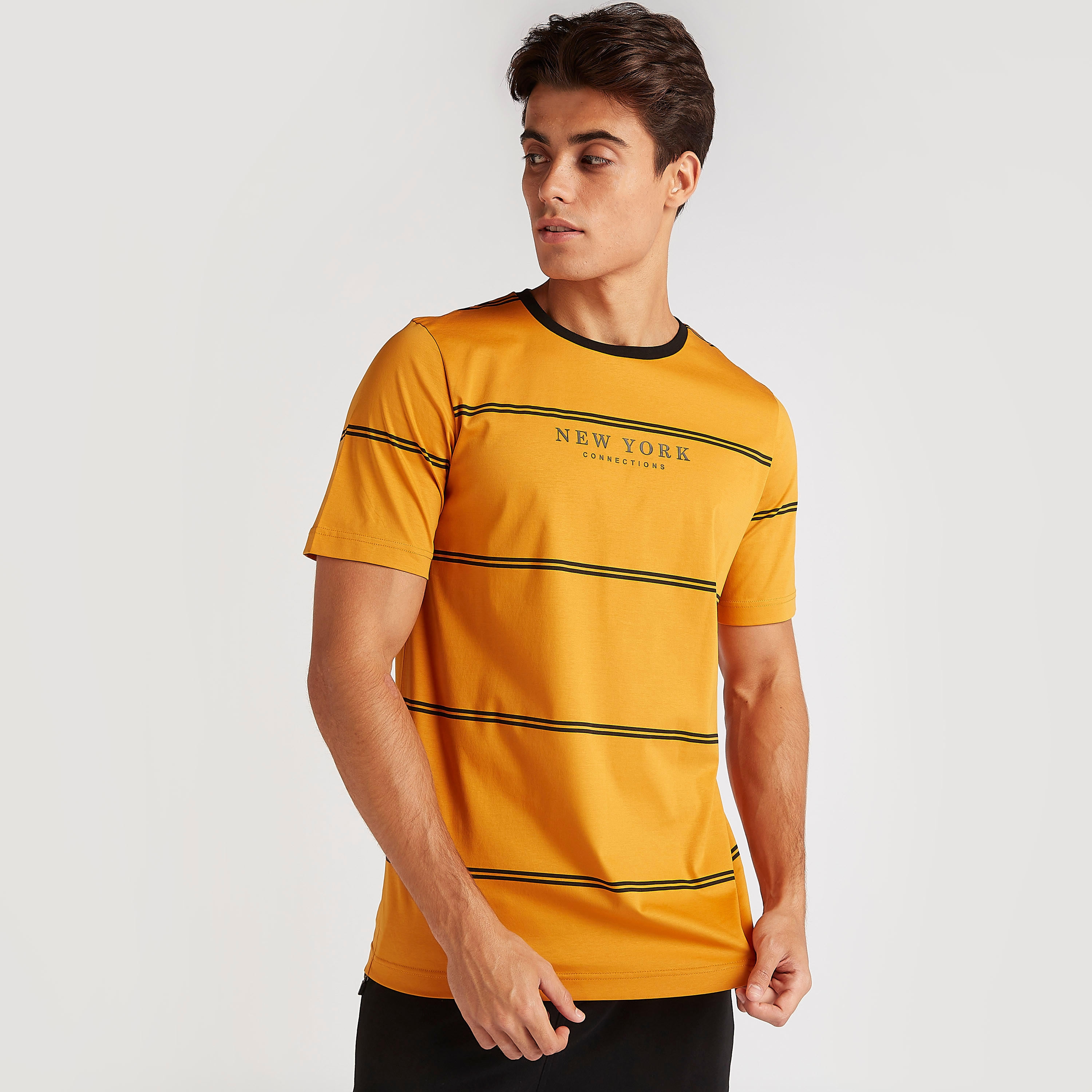 تيشيرت مخطّط بياقة ضيّقة وأكمام قصيرة-men-clothing-tshirtsandpolos-tshirts-image-1