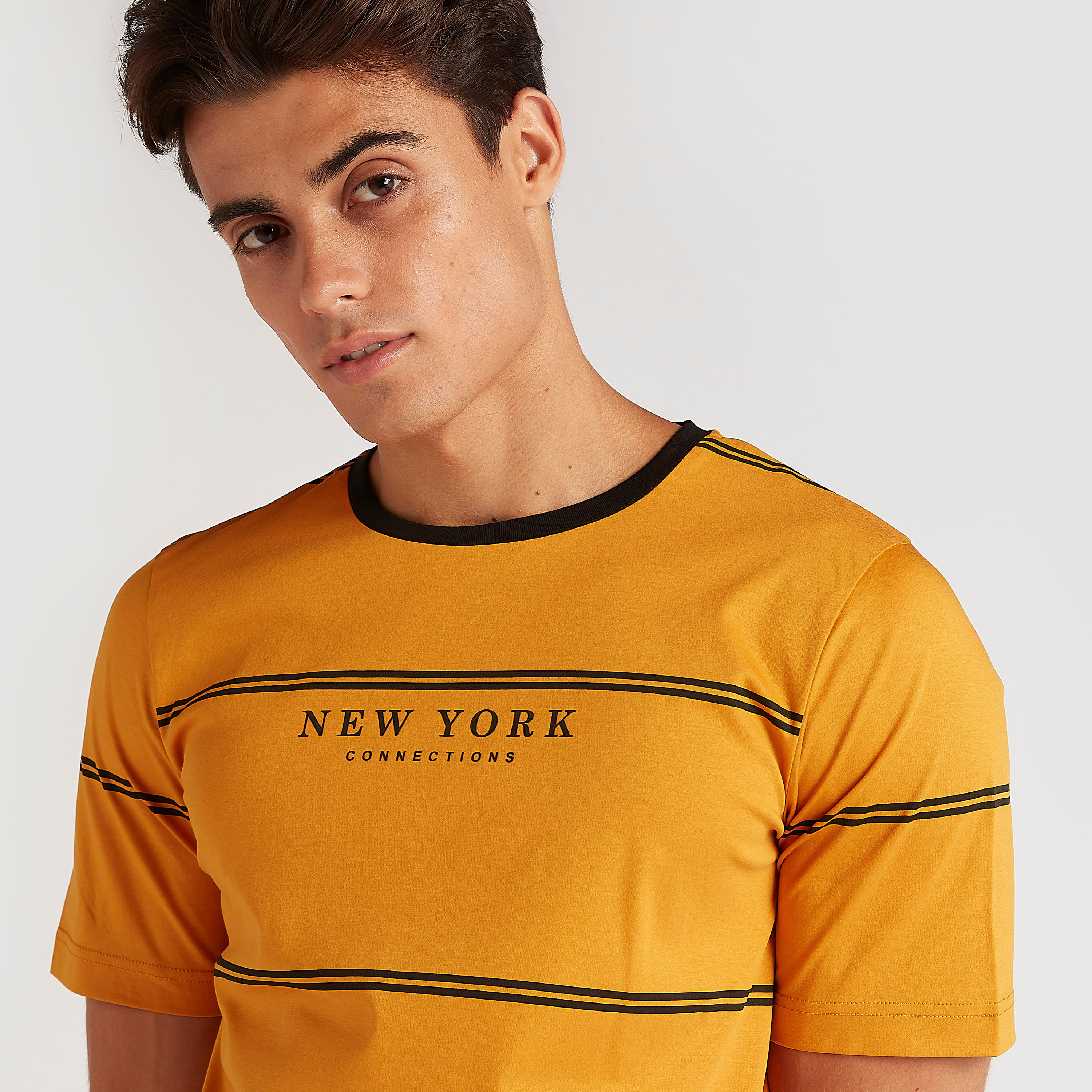تيشيرت مخطّط بياقة ضيّقة وأكمام قصيرة-men-clothing-tshirtsandpolos-tshirts-image-3