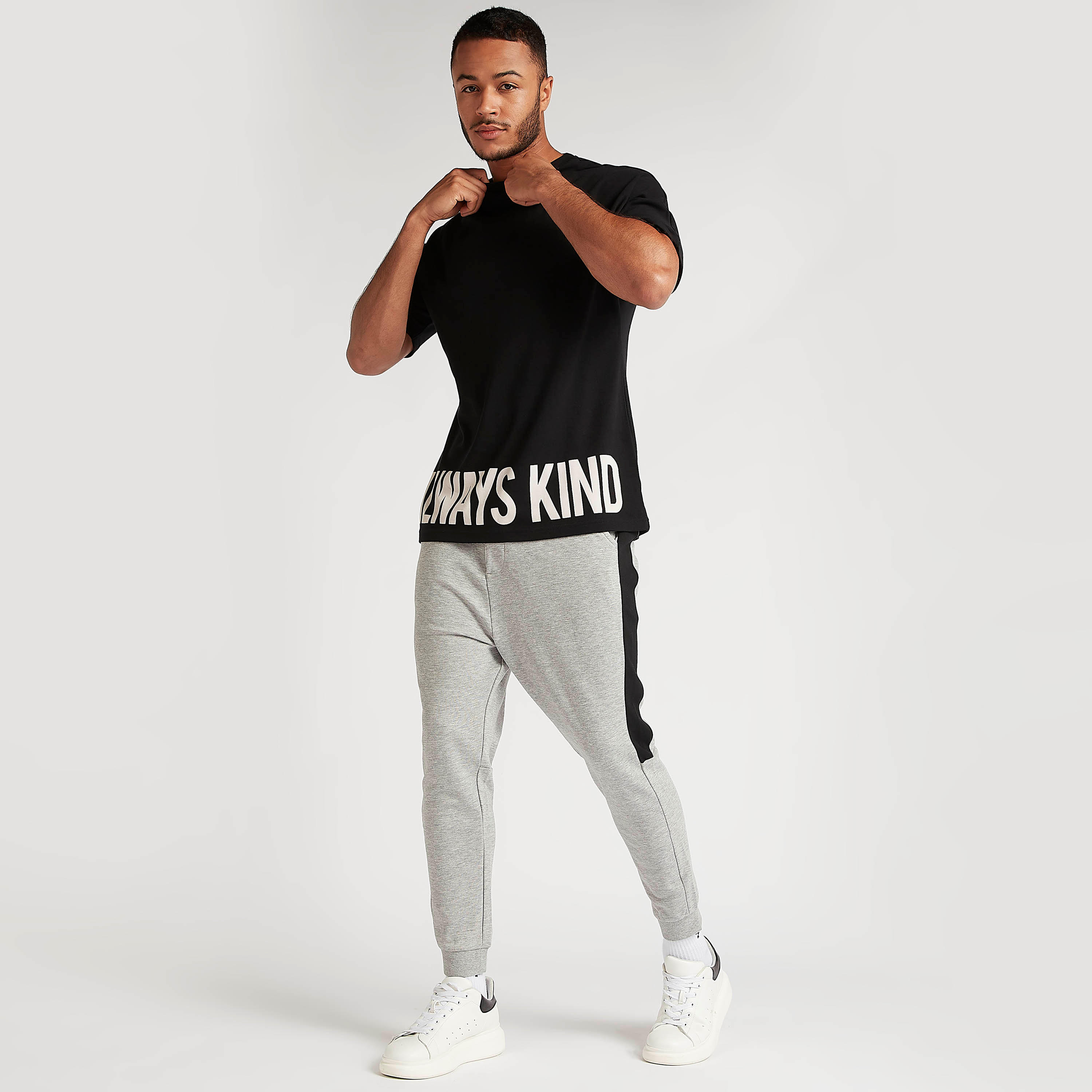 تيشيرت بياقة ضيّقة وأكمام قصيرة وطبعات-men-clothing-tshirtsandpolos-tshirts-image-3