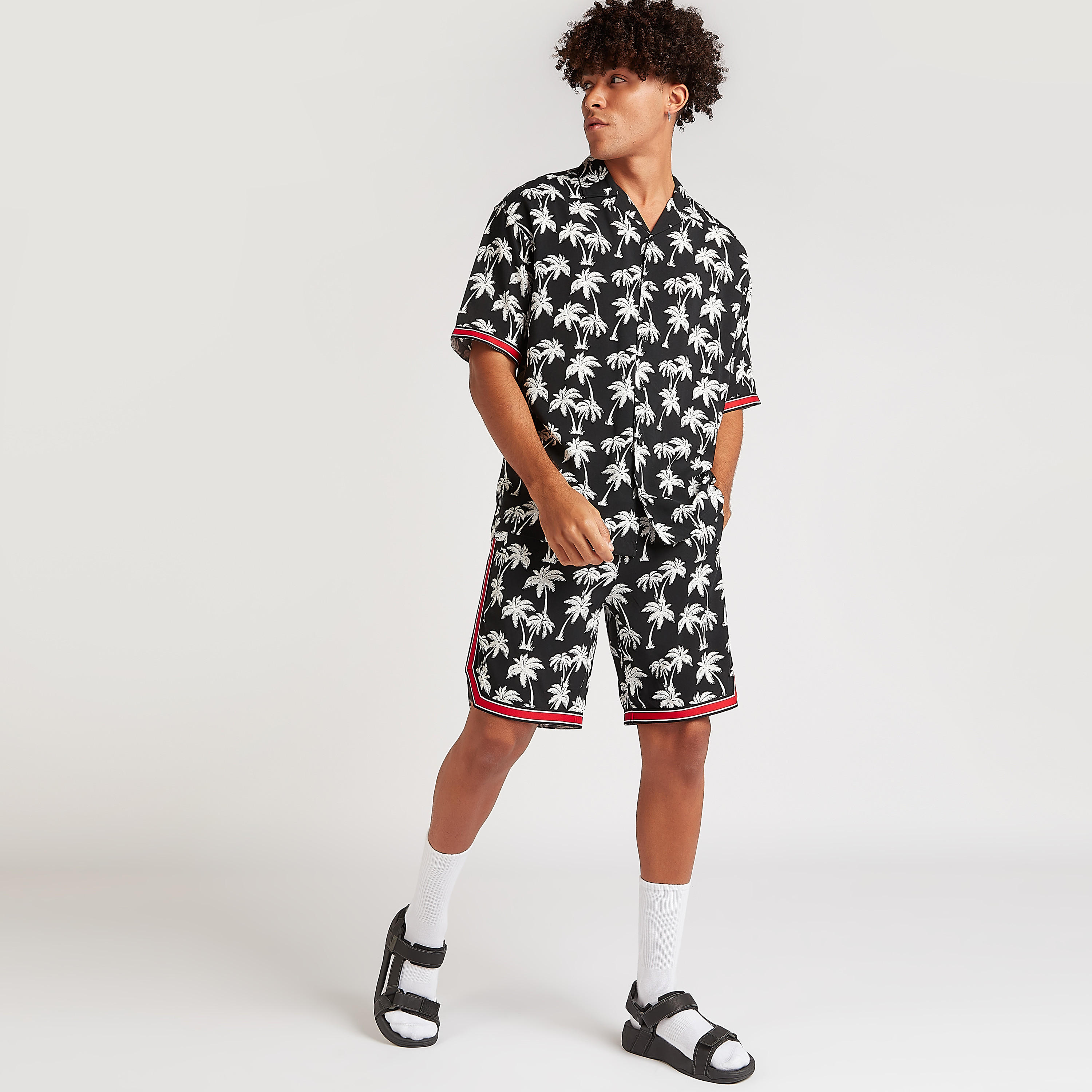 شورت بخصر مطاطي برباط وطبعات استوائيّة-men-clothing-bottoms-shorts-image-3