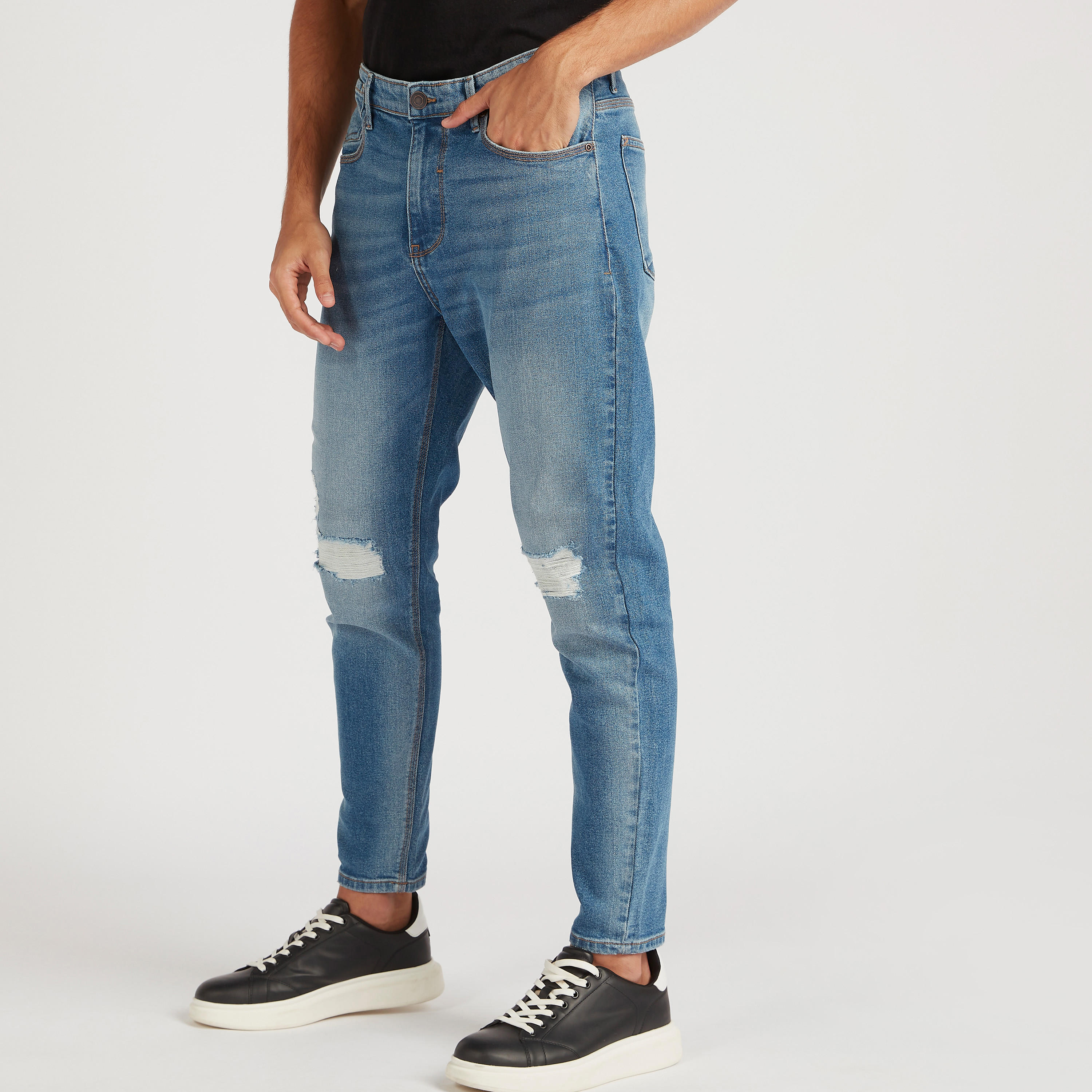 بنطلون جينز  مضلّع بخصر متوسط الارتفاع وزر إغلاق-men-clothing-bottoms-jeans-image-1