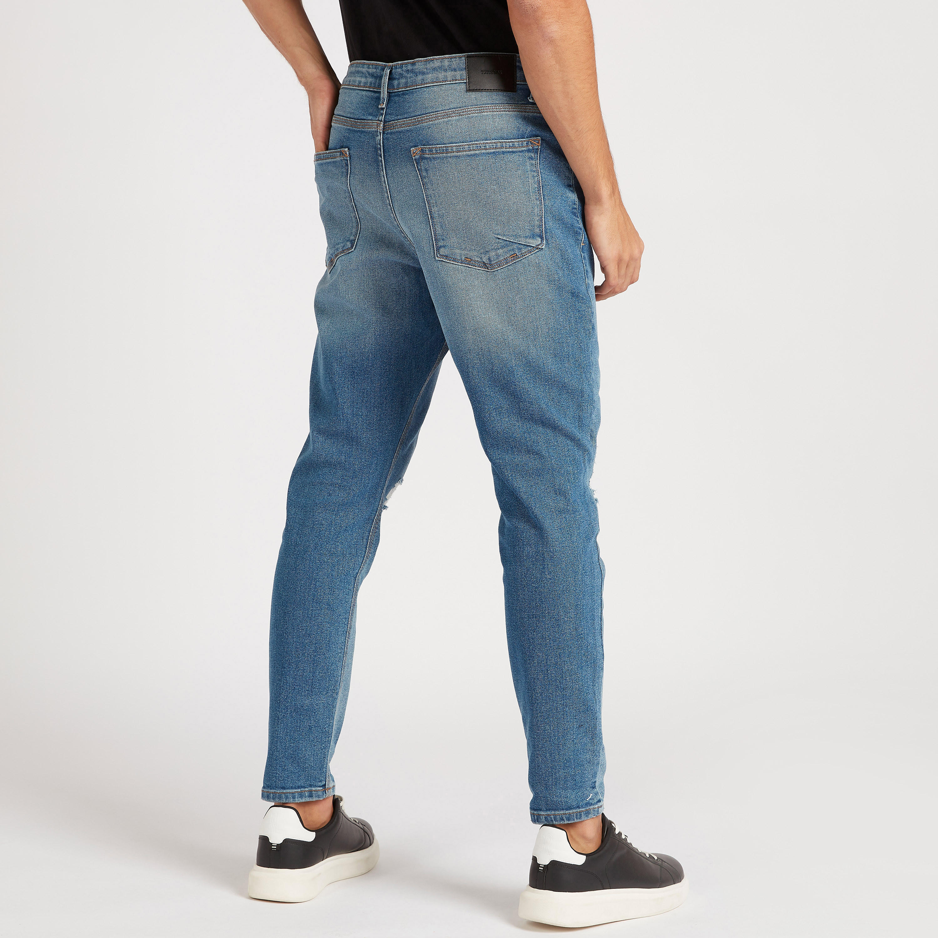بنطلون جينز  مضلّع بخصر متوسط الارتفاع وزر إغلاق-men-clothing-bottoms-jeans-image-4