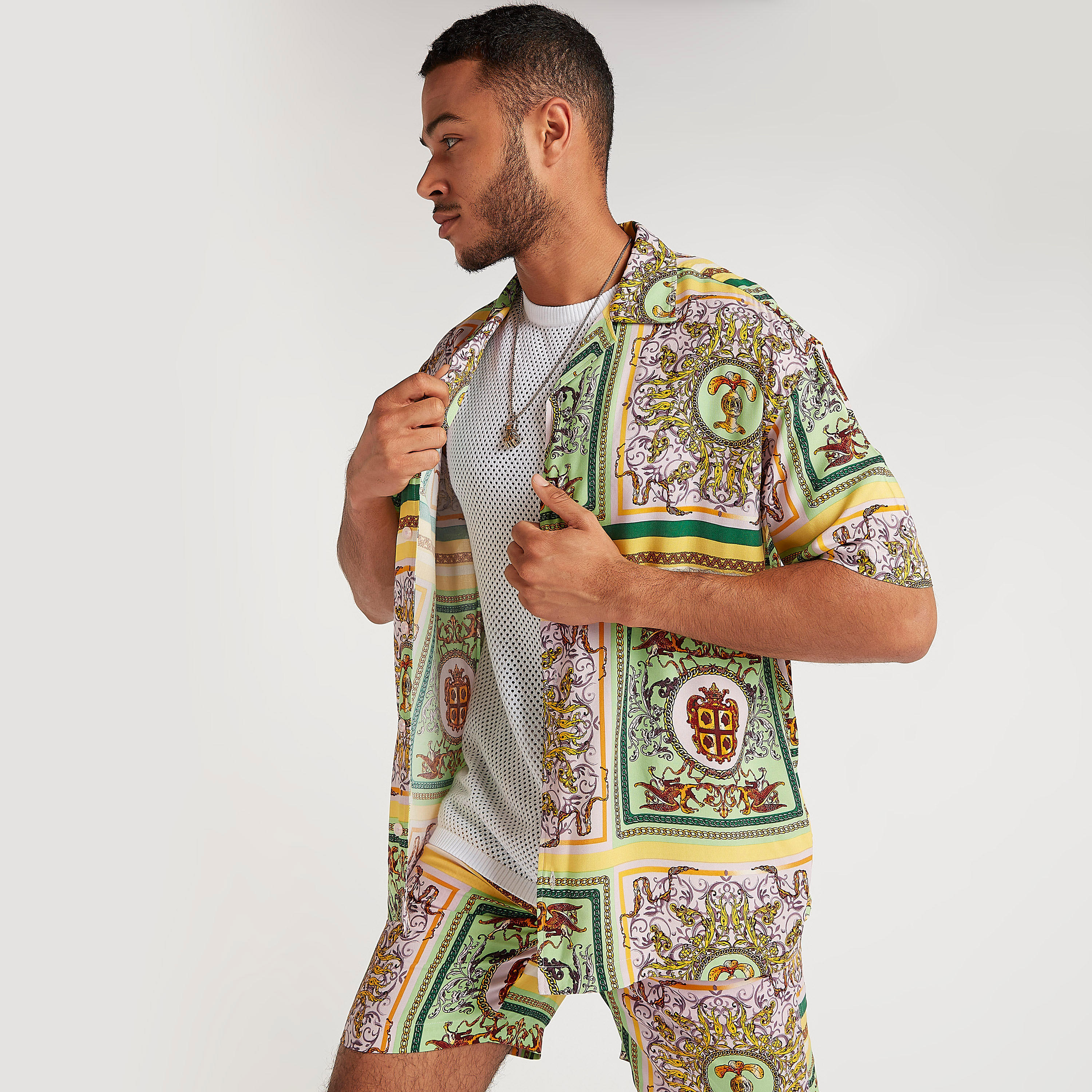 قميص بياقة عادية وأكمام قصيرة وطبعات-men-clothing-shirts-image-5
