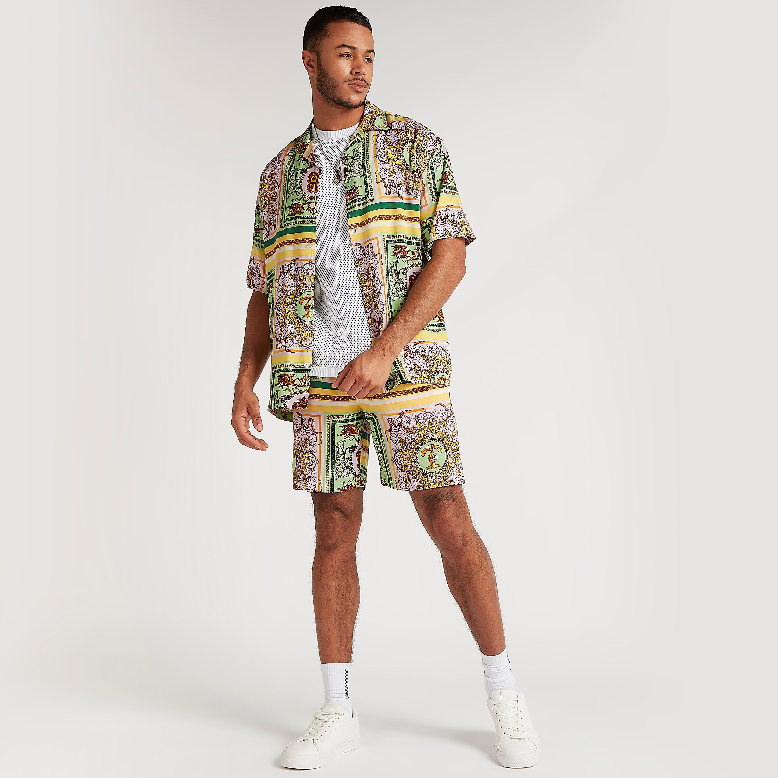 قميص بياقة عادية وأكمام قصيرة وطبعات-men-clothing-shirts-image-4