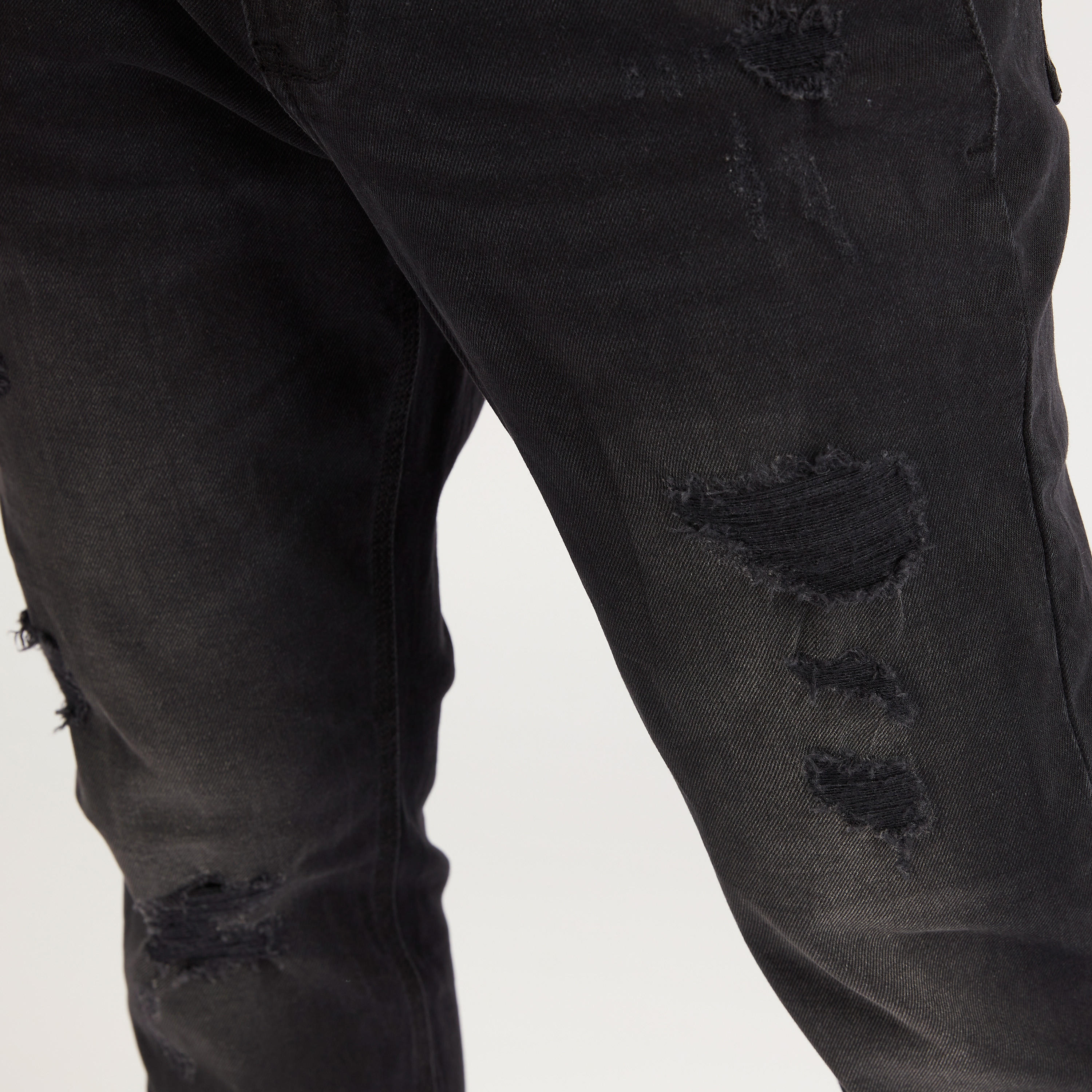 بنطلون جينز سادة بقصّة سليم وخصر متوسّط الارتفاع وزر إغلاق-men-clothing-bottoms-jeans-image-1