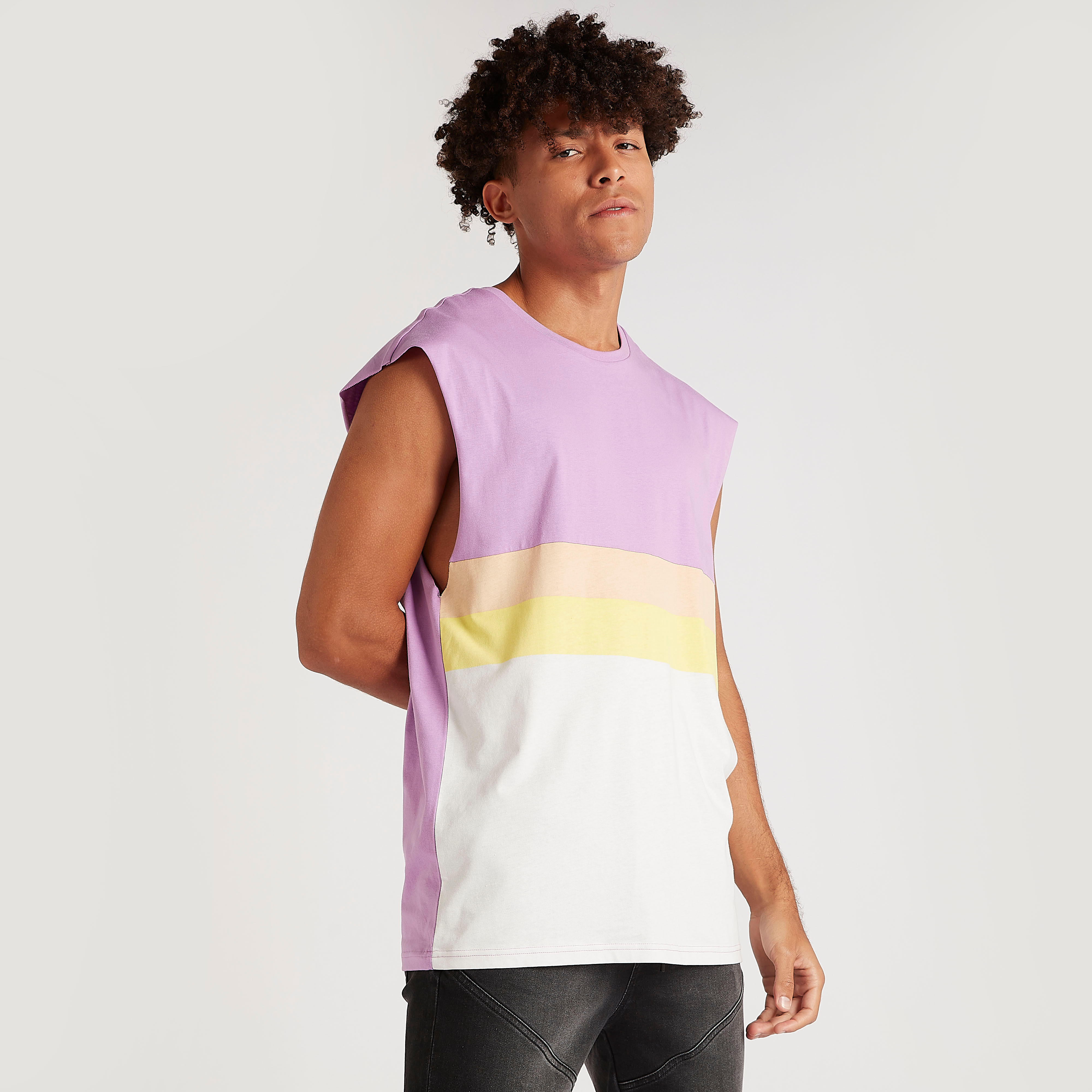 تيشيرت دون أكمام بطبعات وياقة ضيّقة-men-clothing-tshirtsandpolos-tshirts-image-1