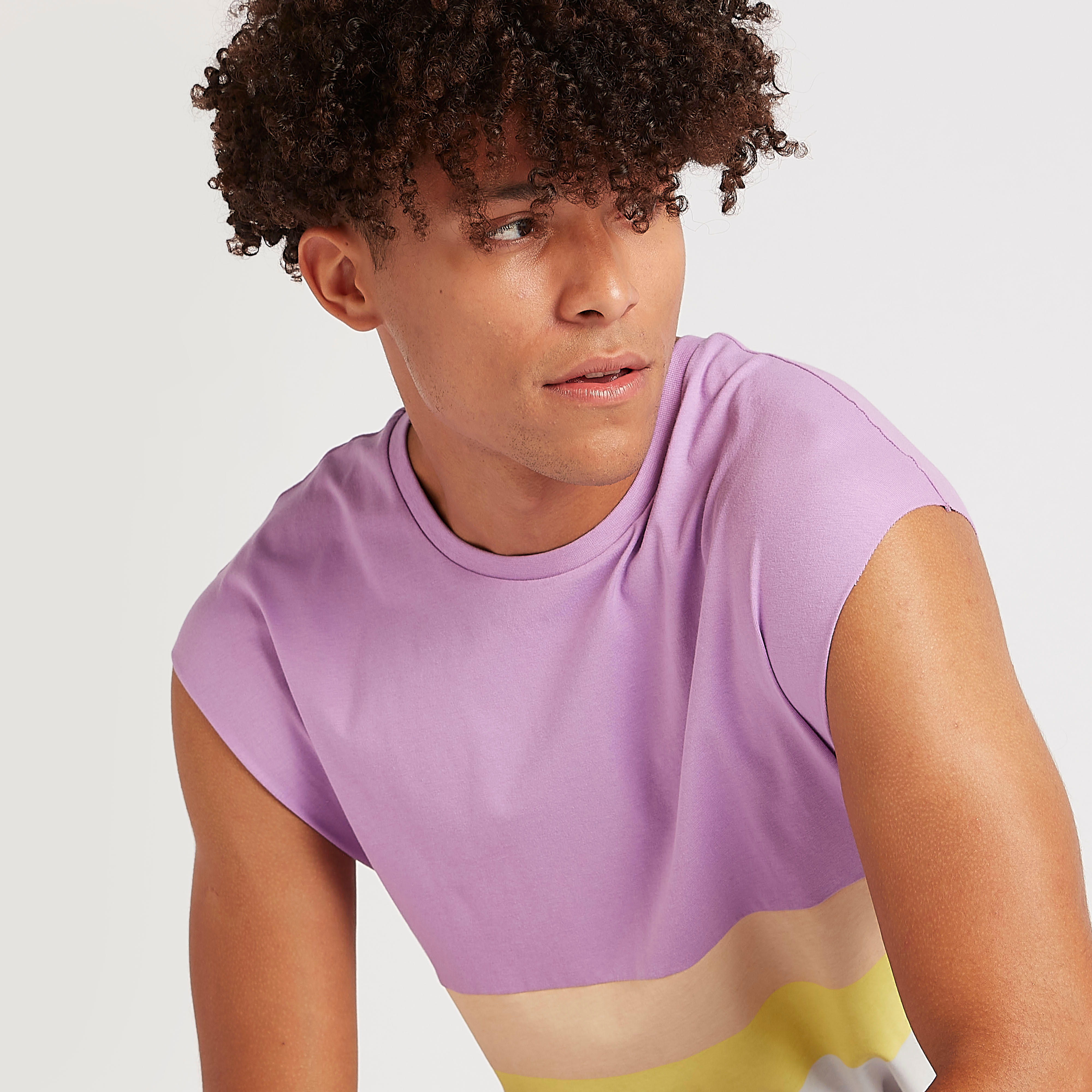 تيشيرت دون أكمام بطبعات وياقة ضيّقة-men-clothing-tshirtsandpolos-tshirts-image-3