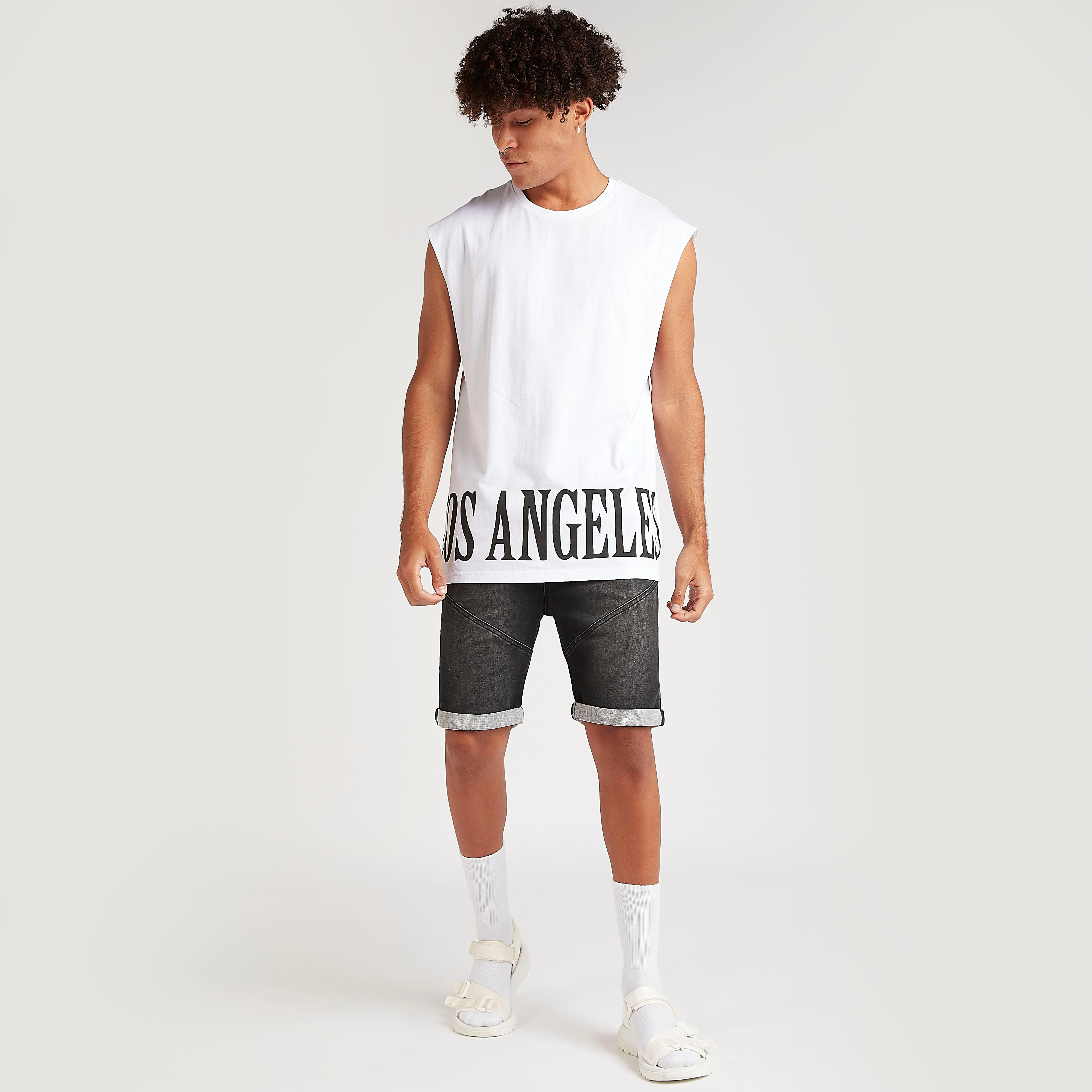 تيشيرت دون أكمام بياقة ضيّقة وطبعات تايبوجرافِيك-men-clothing-tshirtsandpolos-tshirts-image-5