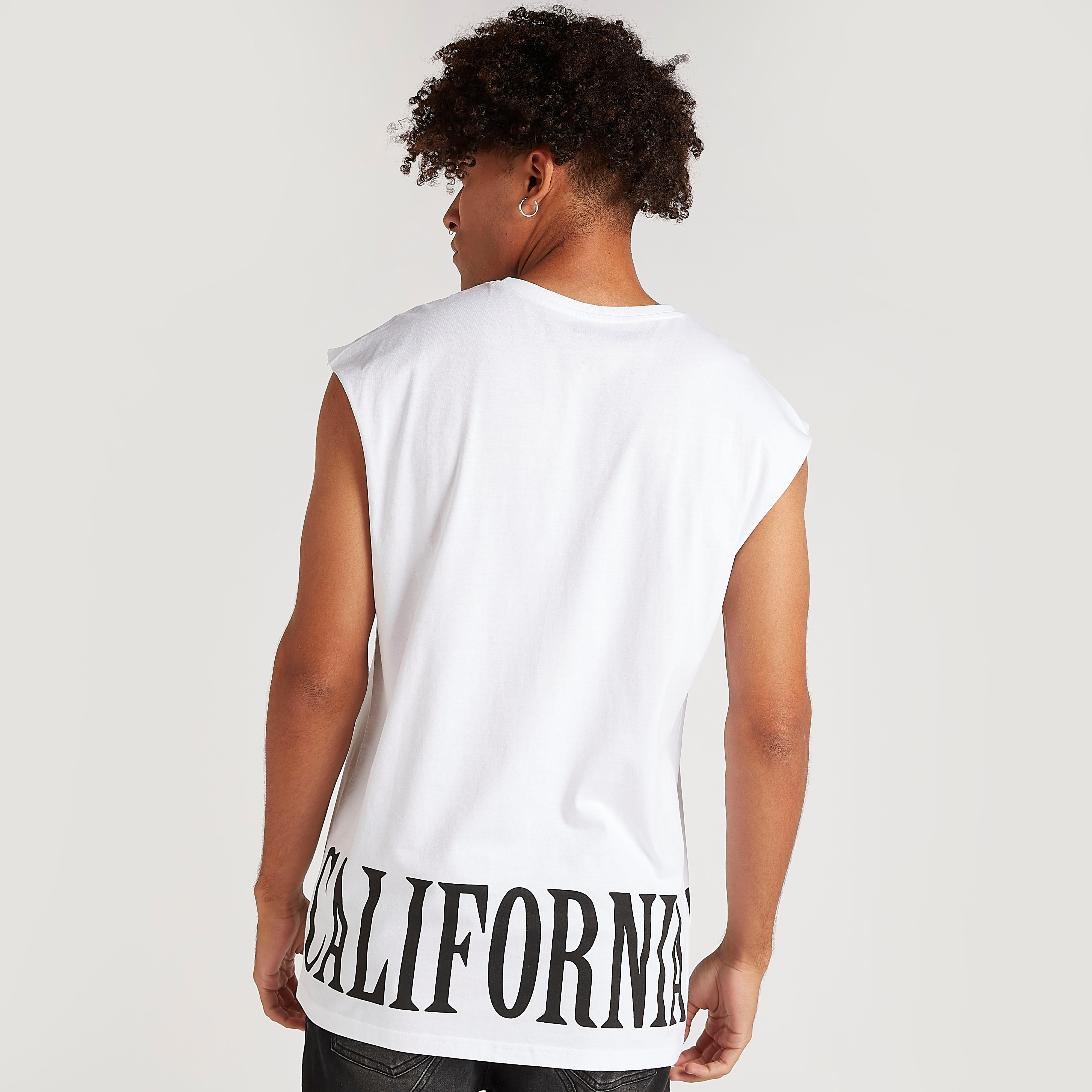تيشيرت دون أكمام بياقة ضيّقة وطبعات تايبوجرافِيك-men-clothing-tshirtsandpolos-tshirts-image-3