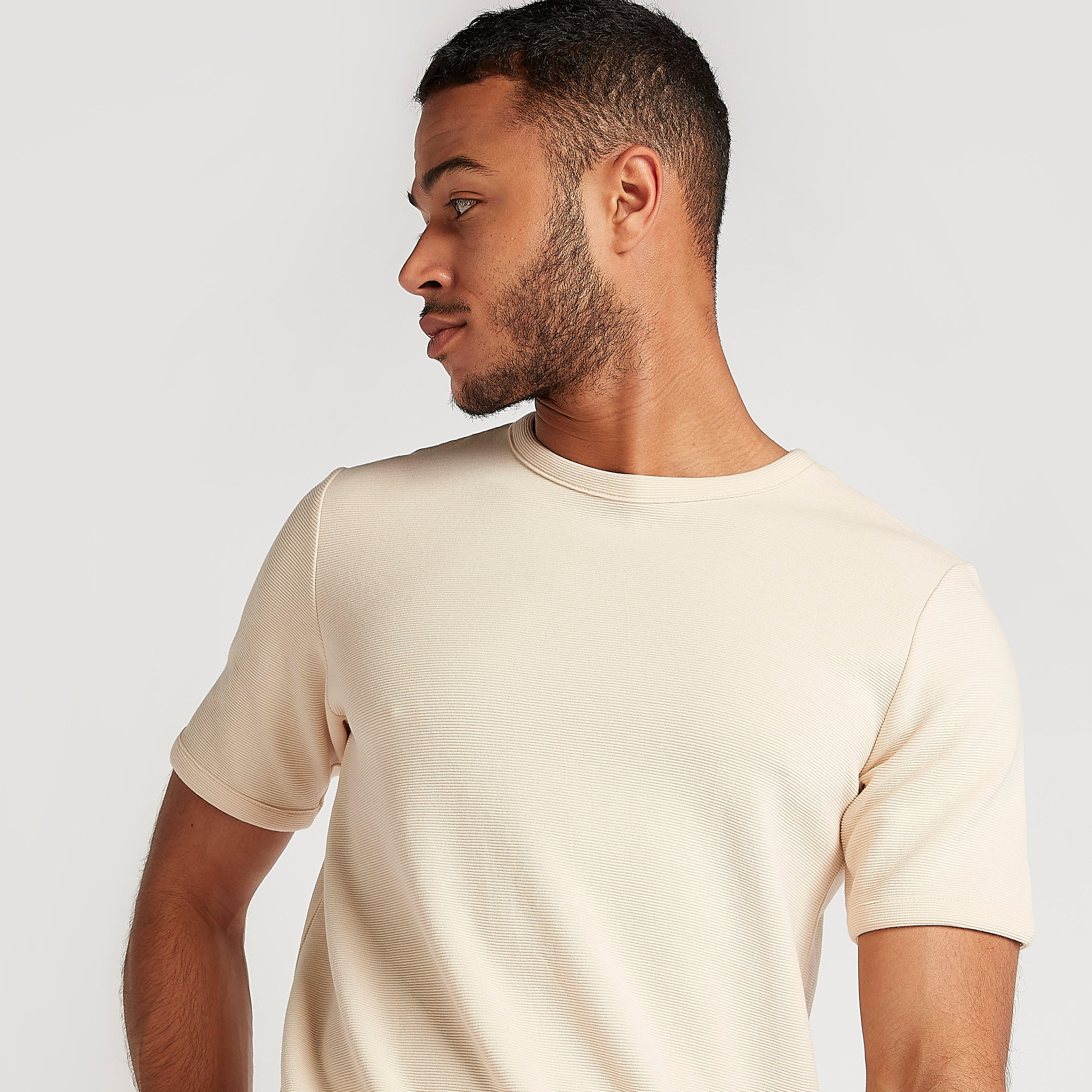 تيشيرت بياقة ضيّقة وأكمام قصيرة وطبعات-men-clothing-tshirtsandpolos-tshirts-image-6