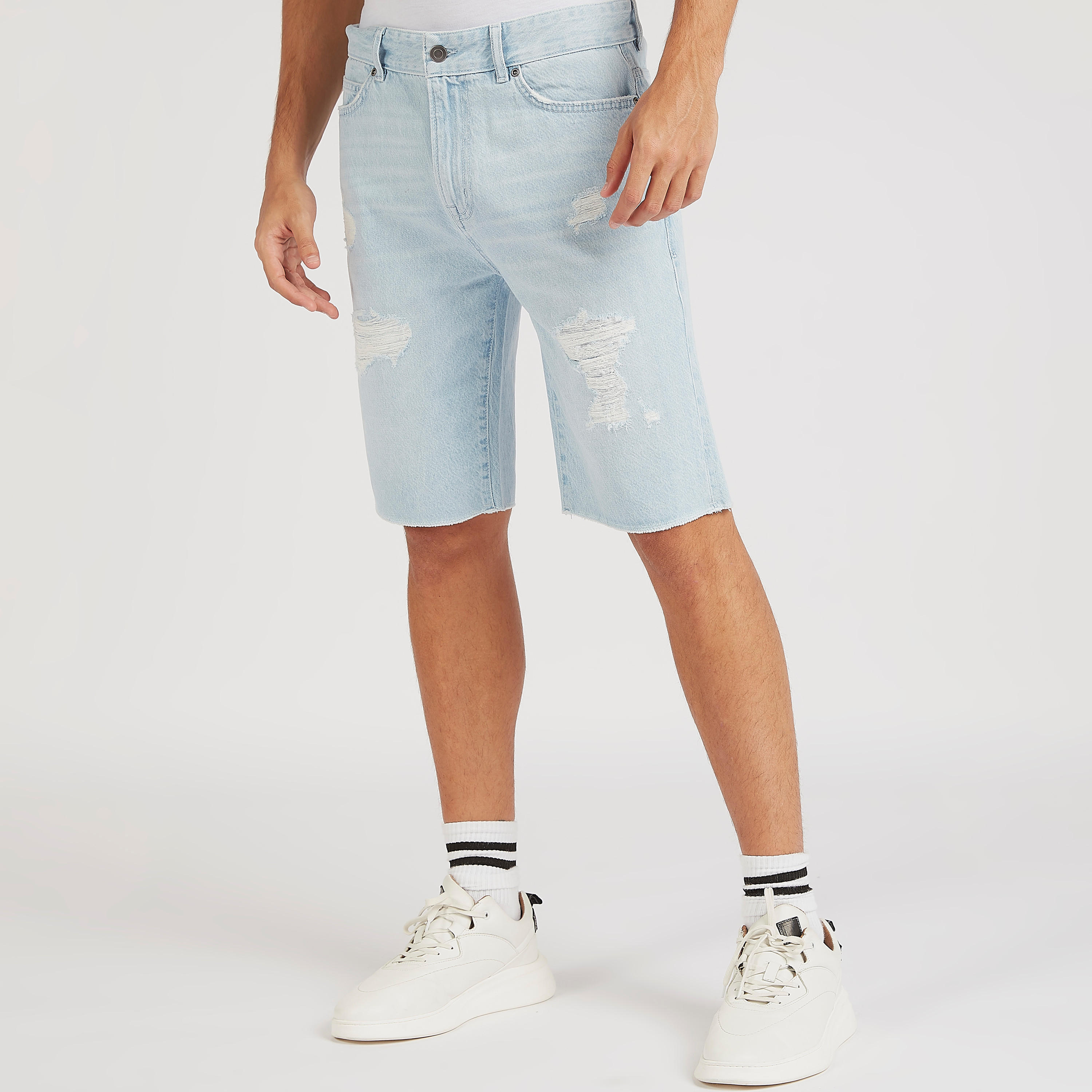 شورت دنيم مضلّع بخصر متوسّط الارتفاع وجيوب-men-clothing-bottoms-shorts-image-1