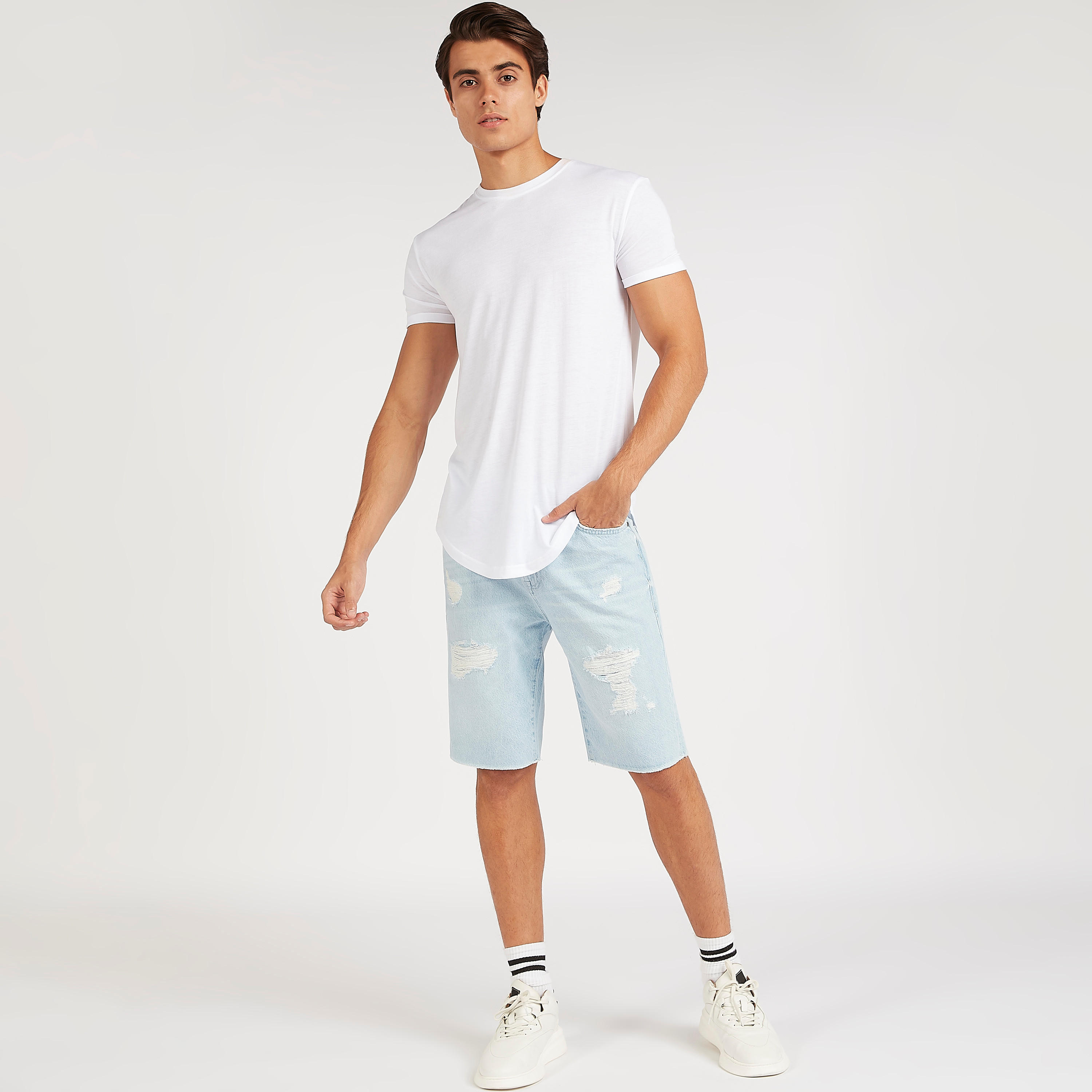 شورت دنيم مضلّع بخصر متوسّط الارتفاع وجيوب-men-clothing-bottoms-shorts-image-2