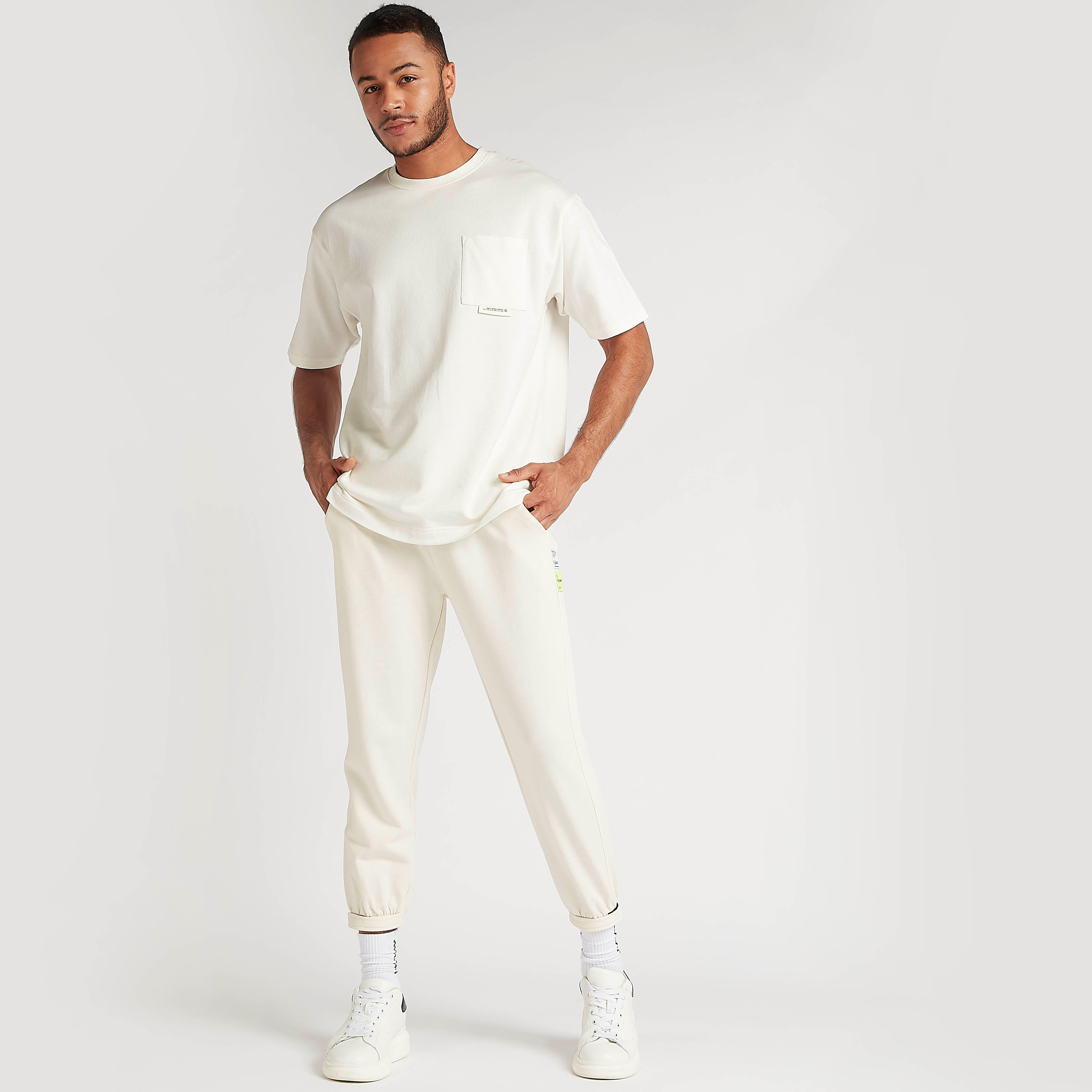 تيشيرت سادة بأكمام قصيرة وجيب خارجي-men-clothing-tshirtsandpolos-tshirts-image-4