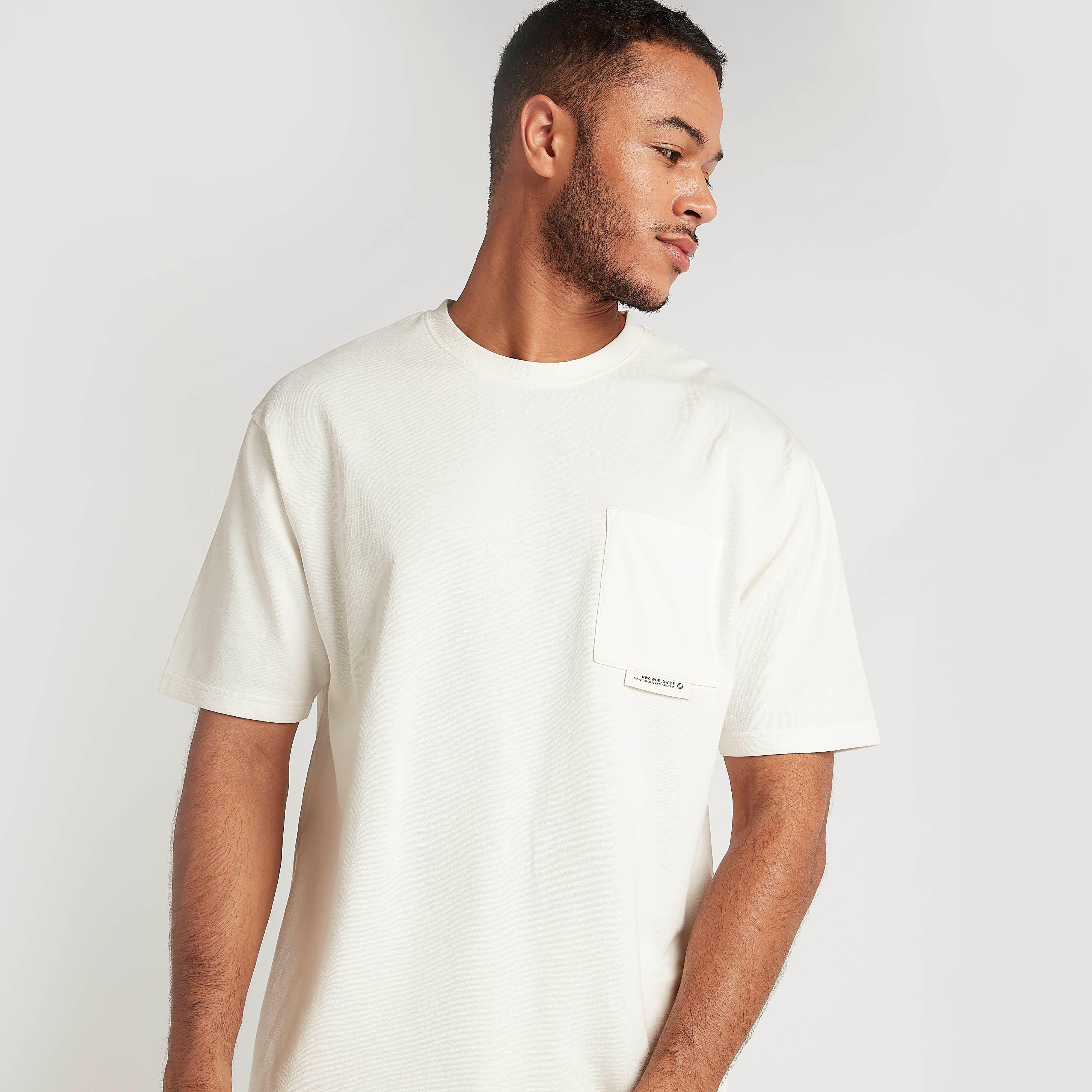 تيشيرت سادة بأكمام قصيرة وجيب خارجي-men-clothing-tshirtsandpolos-tshirts-image-1