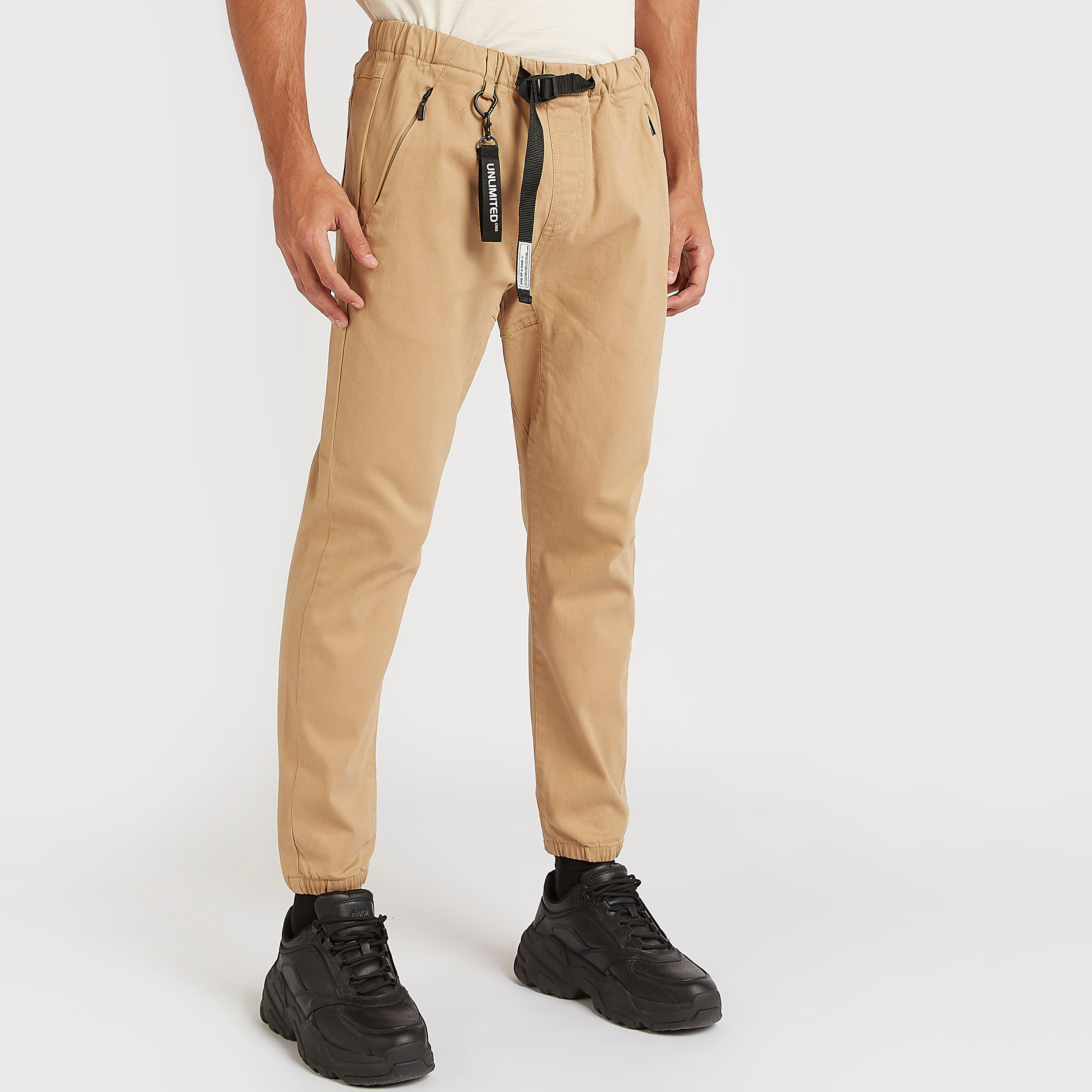 بنطلون رياضي سادة سليم فيت بخصر متوسط الارتفاع وجيوب بسحاب-men-clothing-bottoms-joggers-image-5
