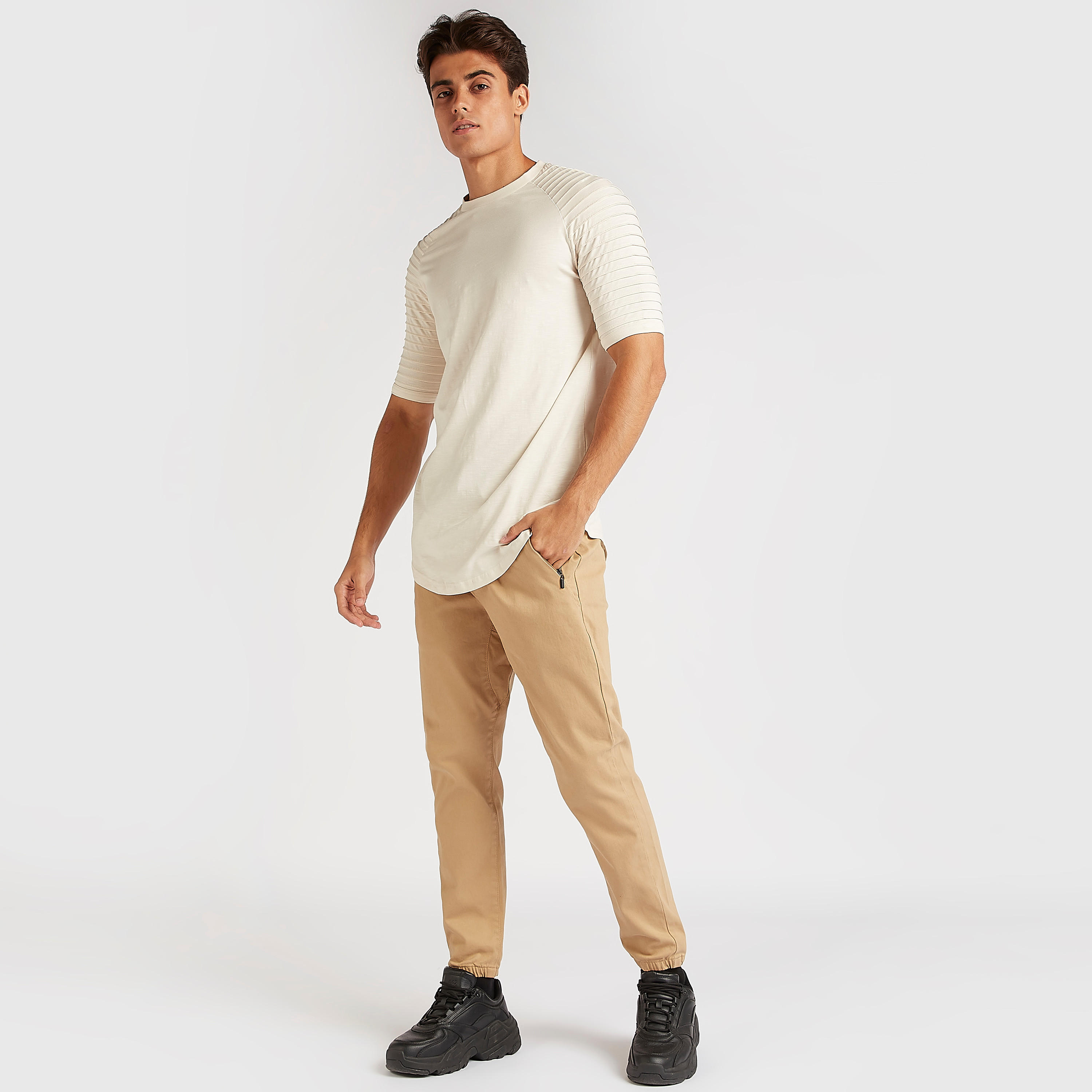 بنطلون رياضي سادة سليم فيت بخصر متوسط الارتفاع وجيوب بسحاب-men-clothing-bottoms-joggers-image-4