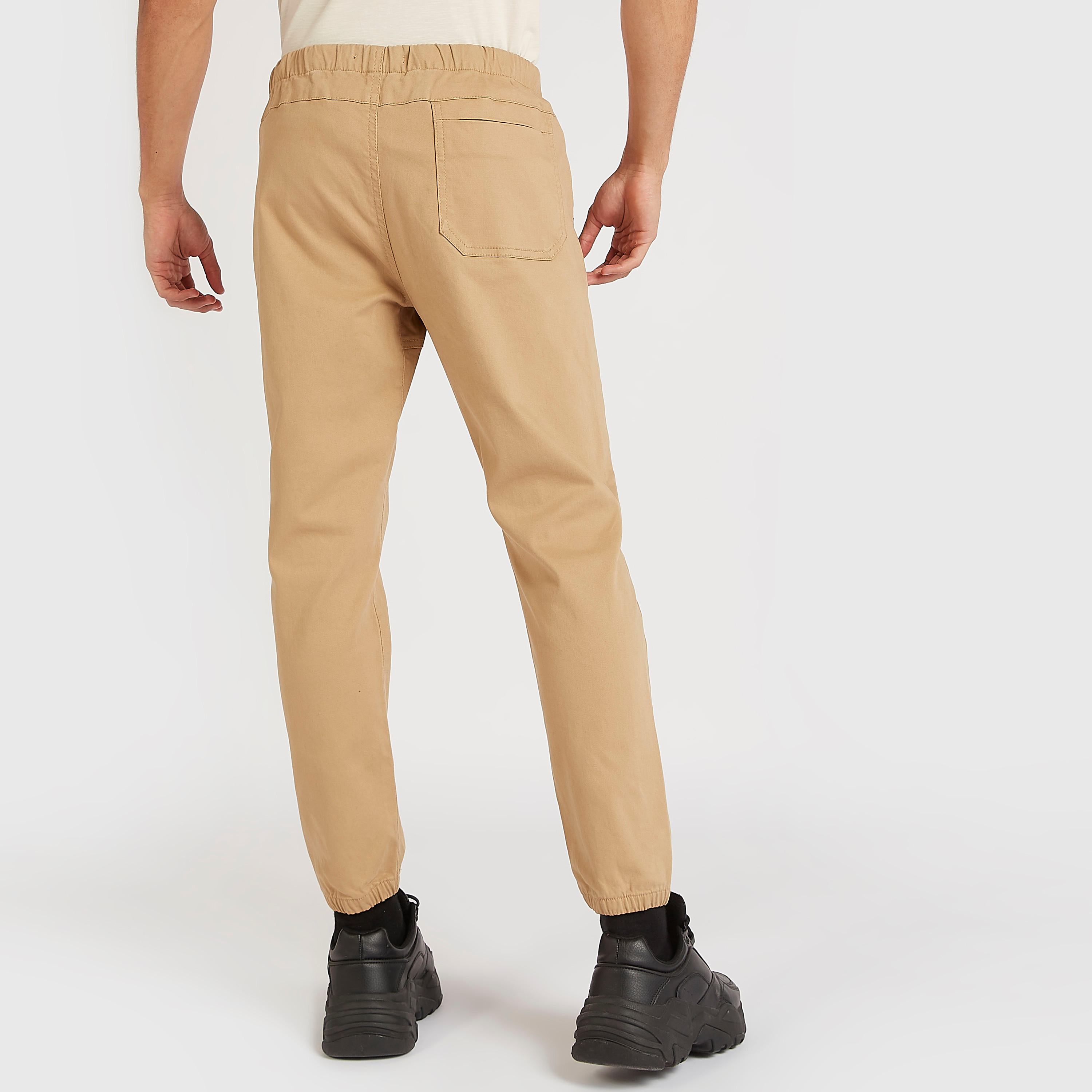 بنطلون رياضي سادة سليم فيت بخصر متوسط الارتفاع وجيوب بسحاب-men-clothing-bottoms-joggers-image-2