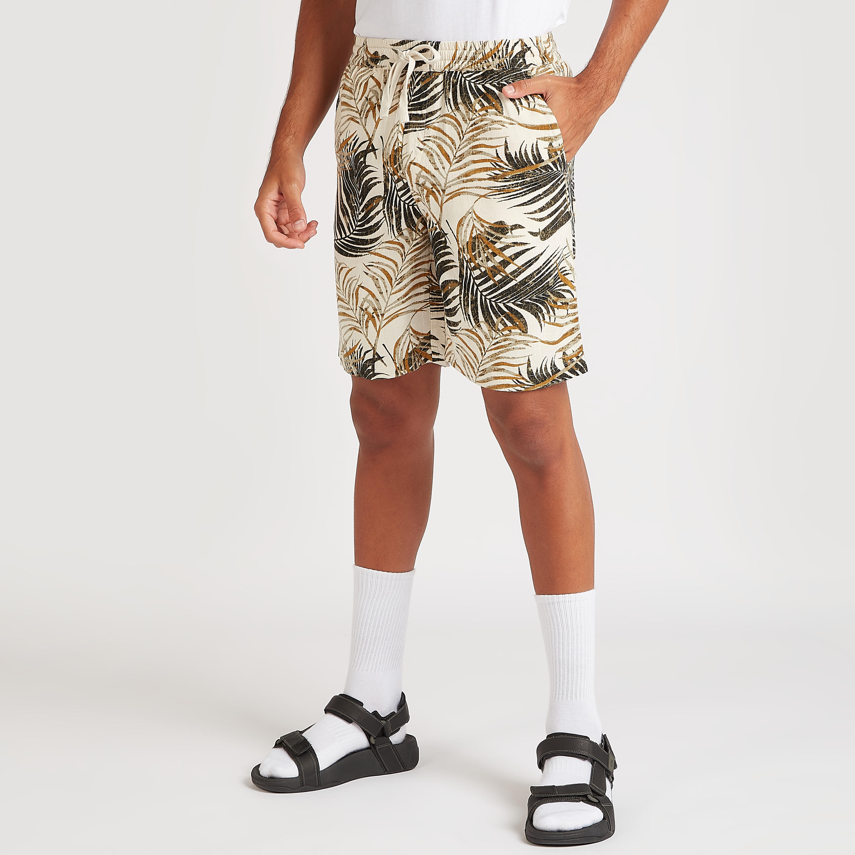 شورت بخصر مطاطي برباط وطبعات بوتانيكال-men-clothing-bottoms-shorts-image-5
