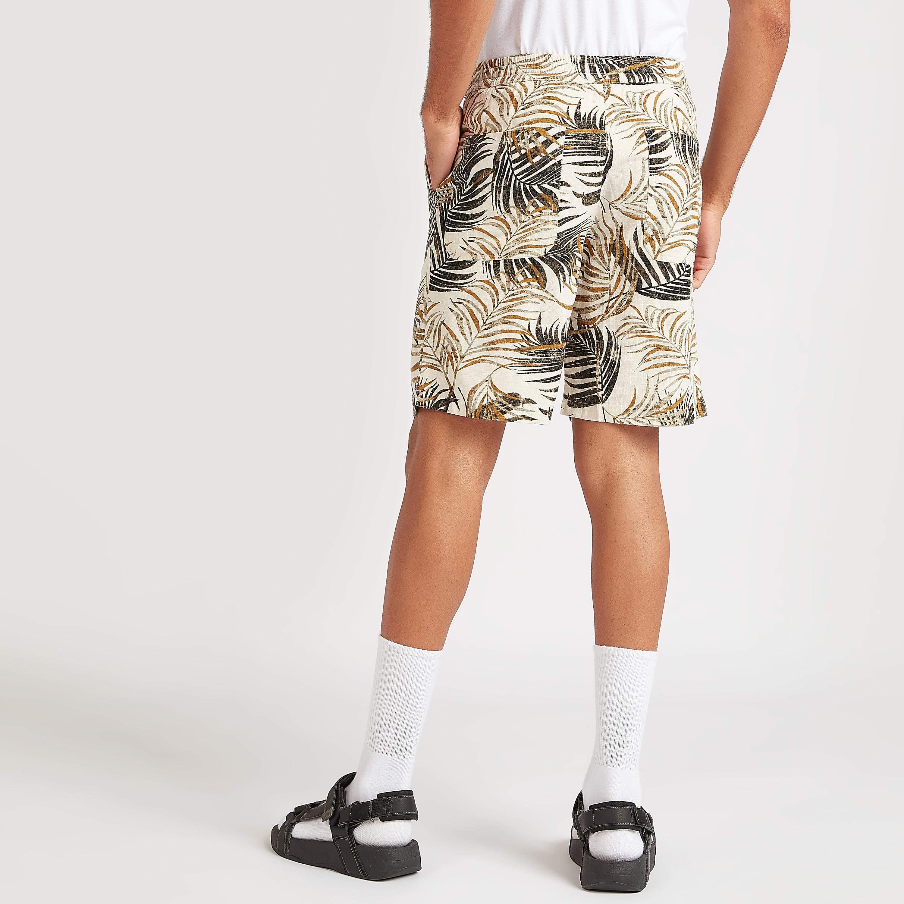 شورت بخصر مطاطي برباط وطبعات بوتانيكال-men-clothing-bottoms-shorts-image-2