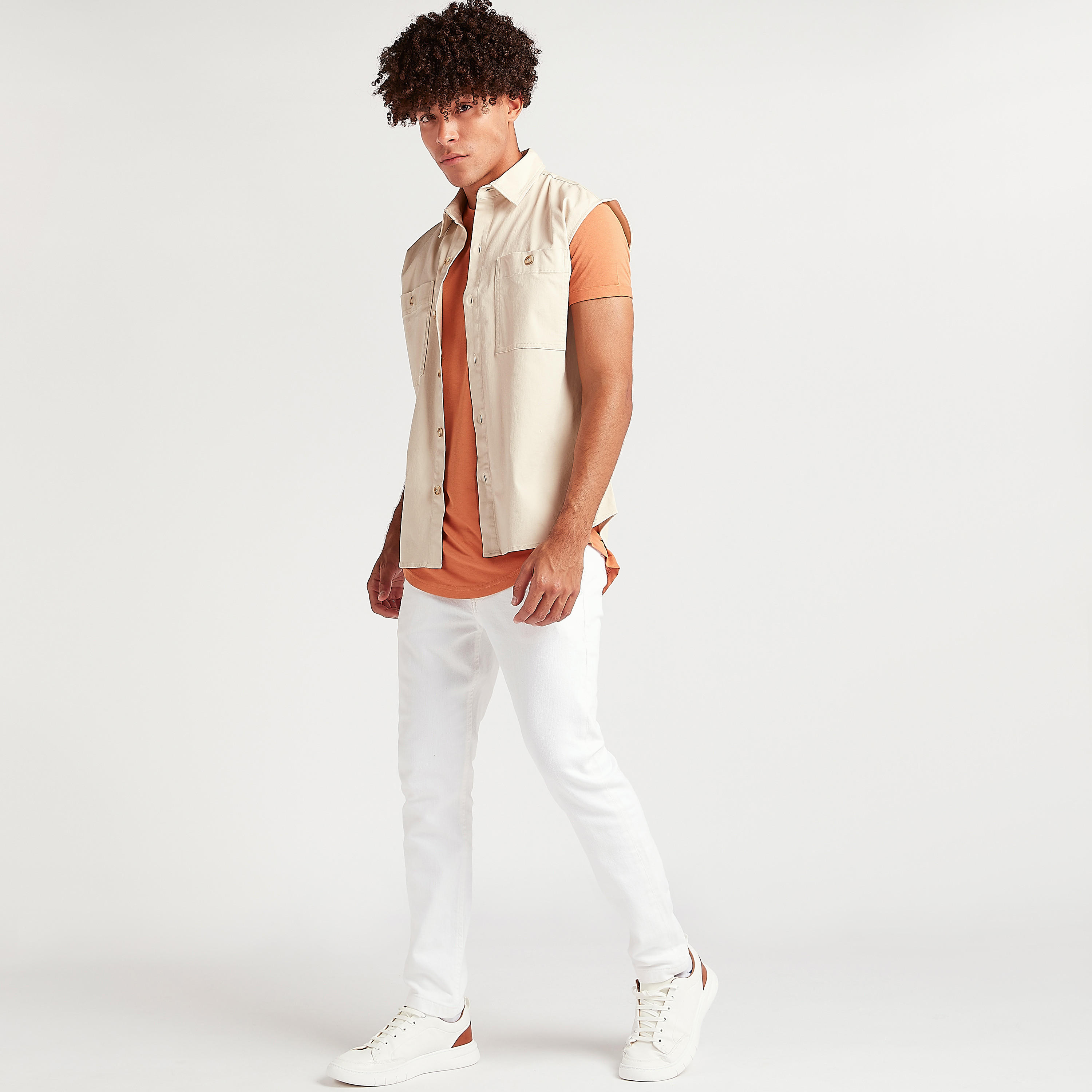 قميص دون أكمام بارز الملمس بجيوب على الصدر-men-clothing-shirts-image-3