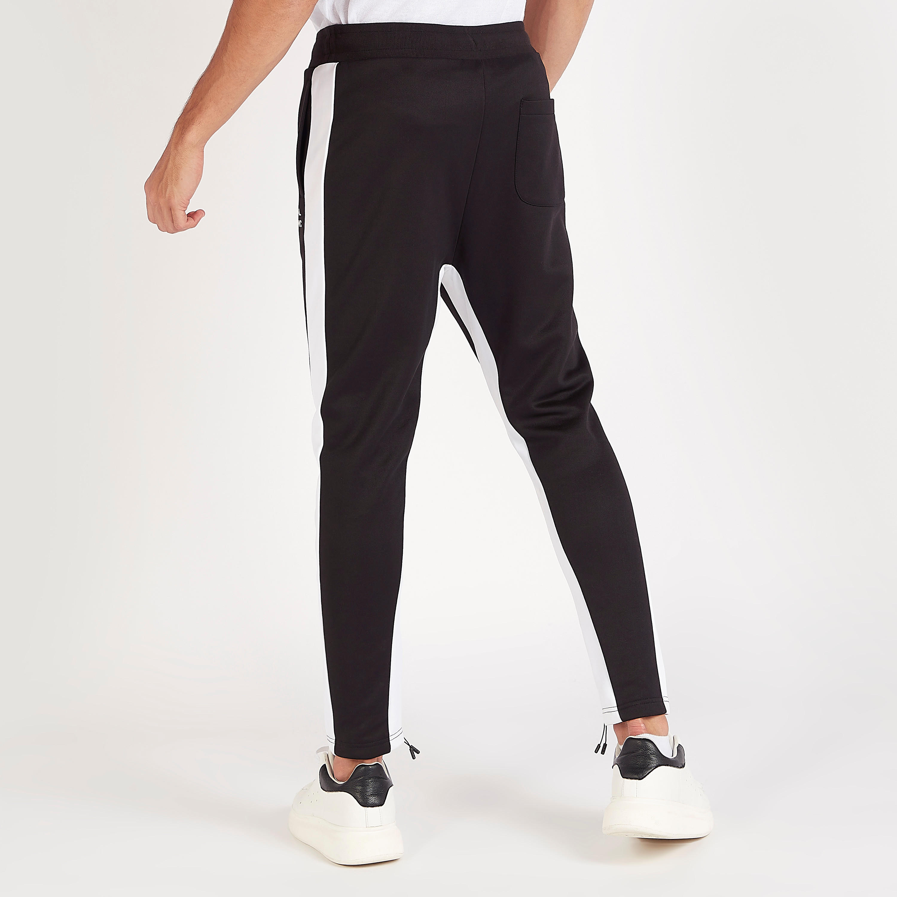 بنطلون رياضي بخصر متوسط الارتفاع وجيوب ورباط إغلاق وطبعات-men-clothing-bottoms-joggers-image-4