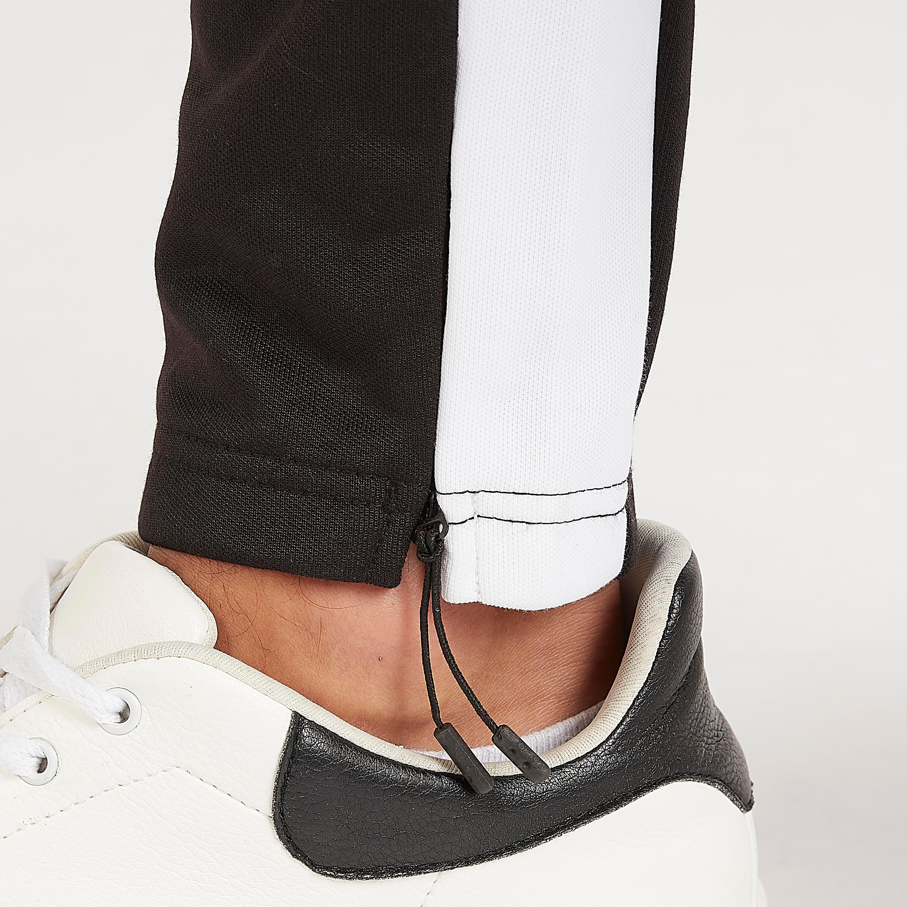 بنطلون رياضي بخصر متوسط الارتفاع وجيوب ورباط إغلاق وطبعات-men-clothing-bottoms-joggers-image-6