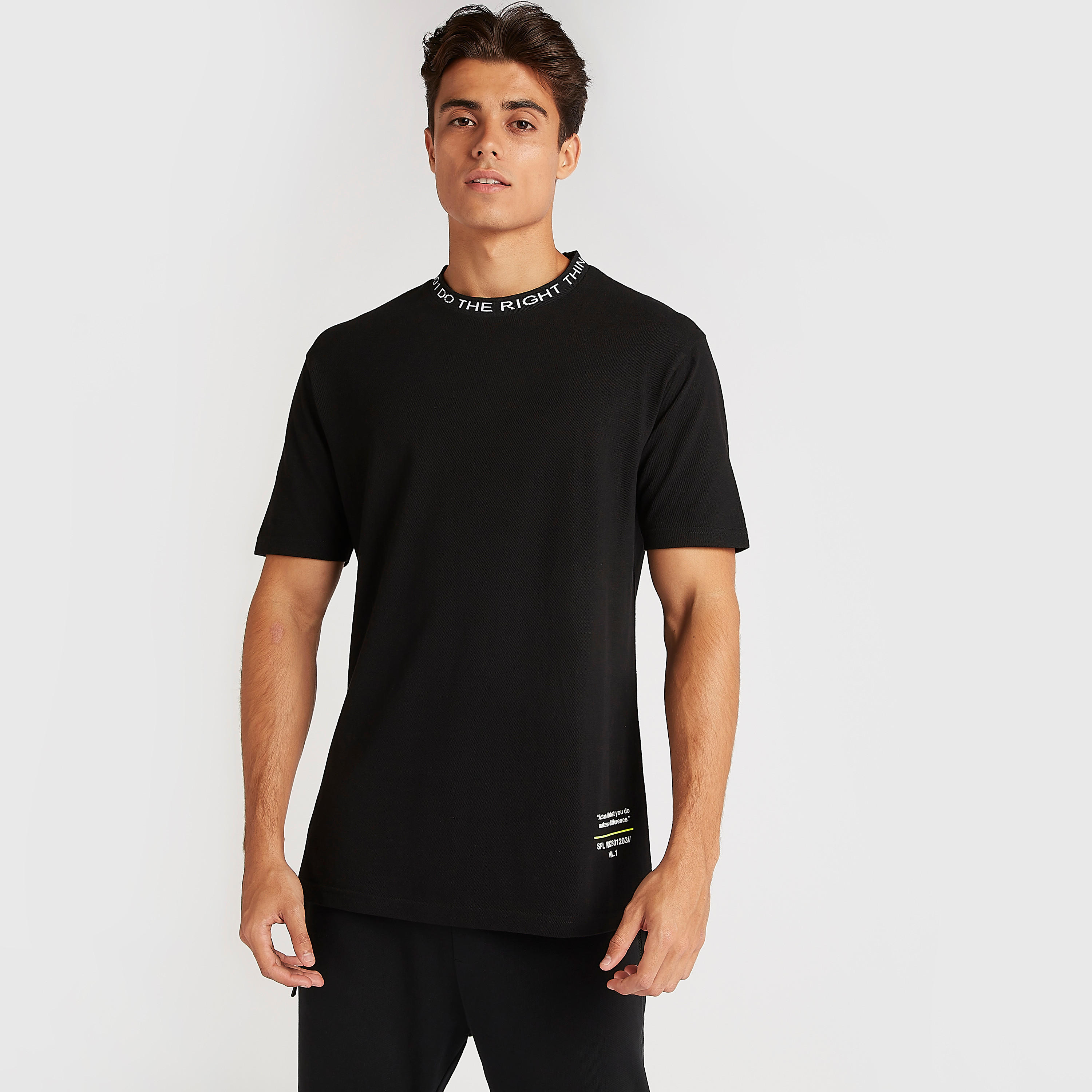 تيشيرت بياقة ضيّقة وأكمام قصيرة وطبعات-men-clothing-tshirtsandpolos-tshirts-image-1