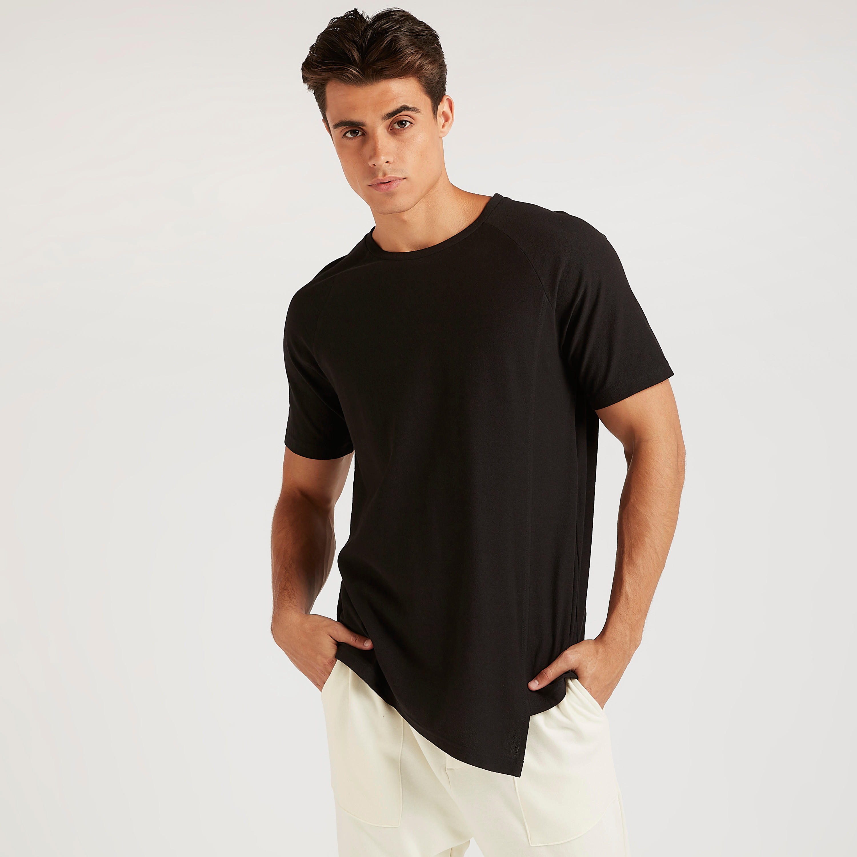 تيشيرت طويل بارز الملمس طويل بياقة ضيّقة وأطراف غير مستوية-men-clothing-tshirtsandpolos-tshirts-image-5