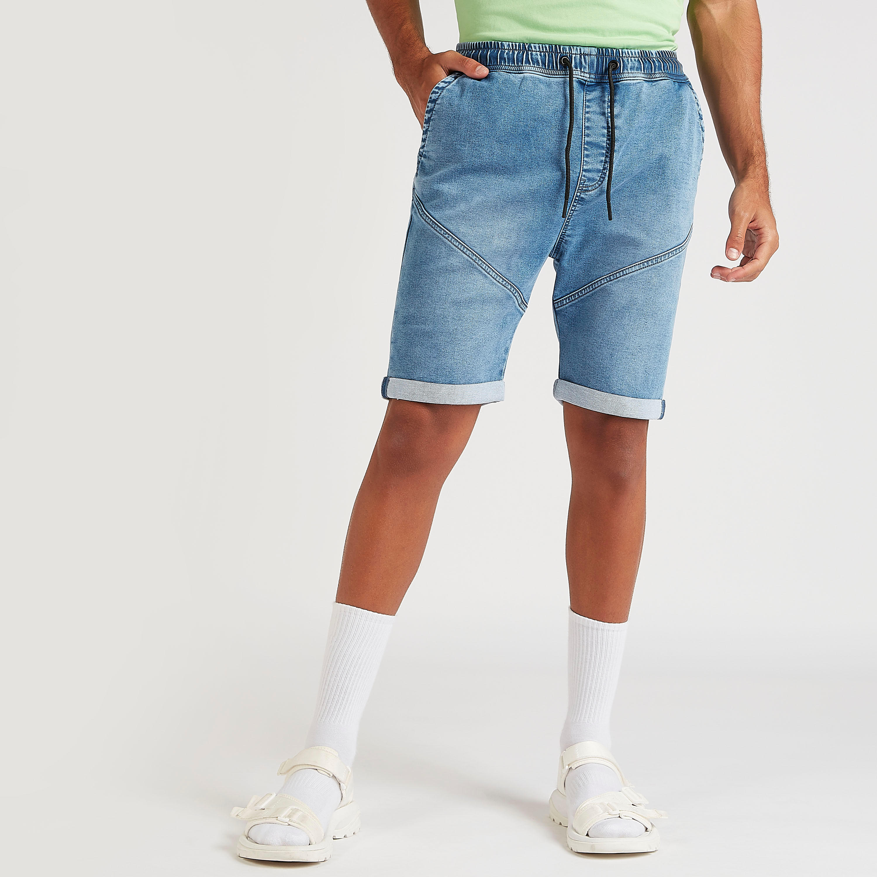شورت دنيم سادة بخصر مطّاطي متوسّط الارتفاع-men-clothing-bottoms-shorts-image-1
