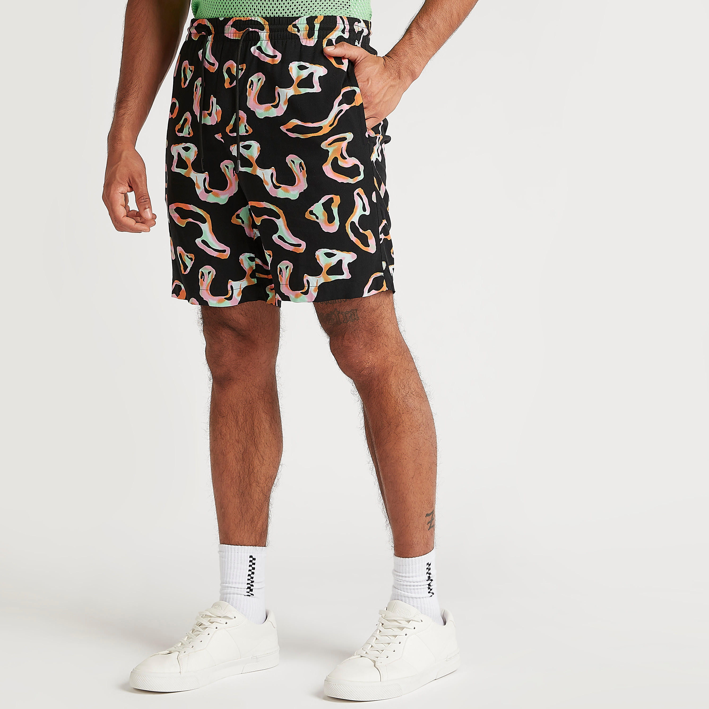 شورت برباط إغلاق وخصر متوسّط الارتفاع وطبعات-men-clothing-bottoms-shorts-image-4