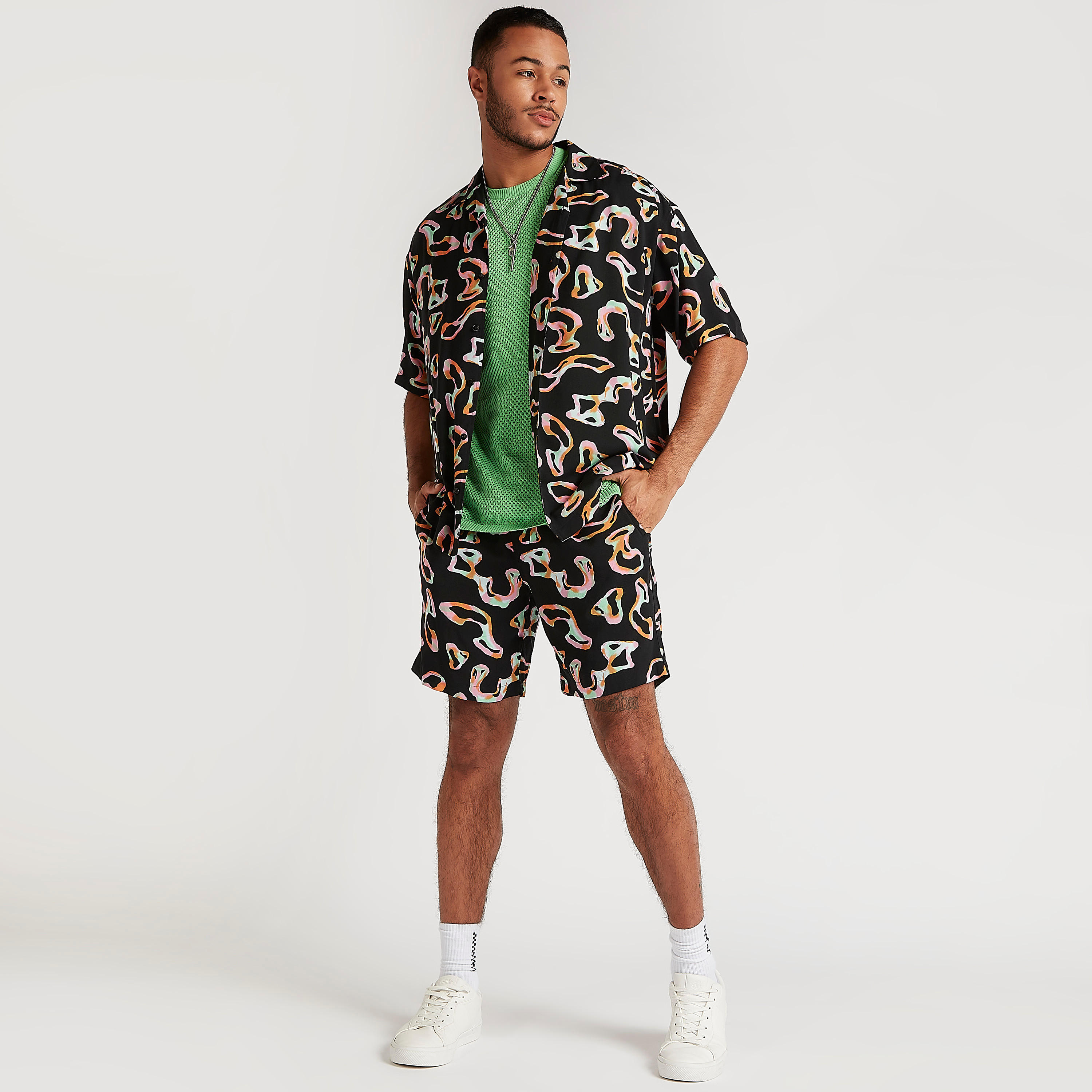 شورت برباط إغلاق وخصر متوسّط الارتفاع وطبعات-men-clothing-bottoms-shorts-image-3