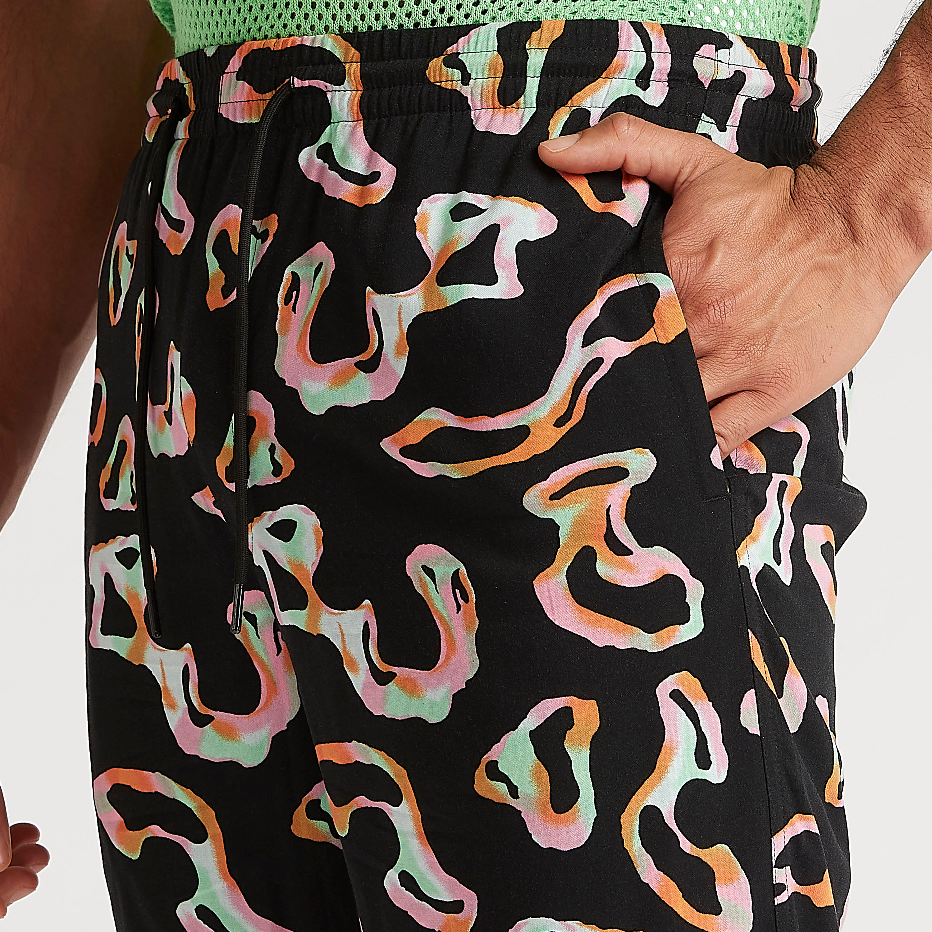 شورت برباط إغلاق وخصر متوسّط الارتفاع وطبعات-men-clothing-bottoms-shorts-image-2