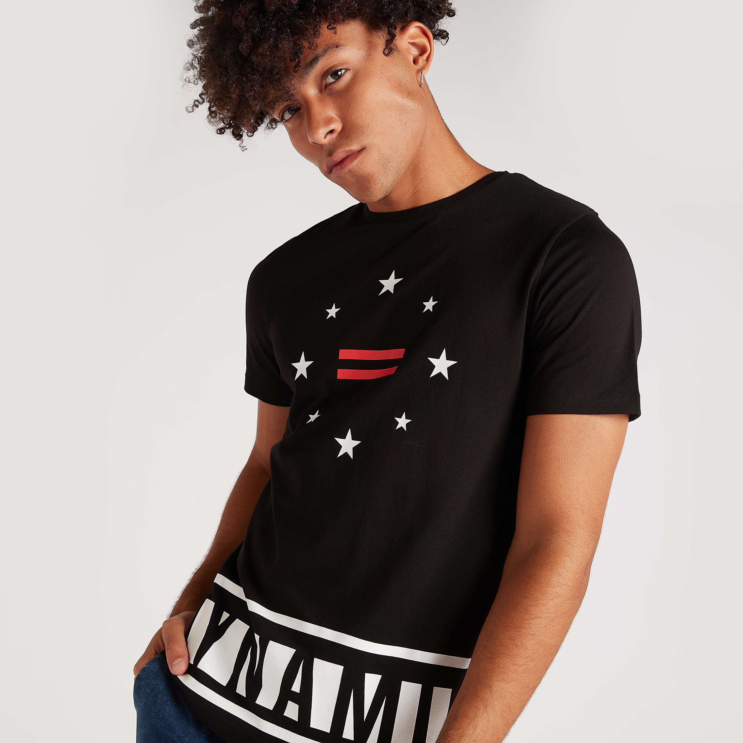 تيشيرت بياقة ضيّقة وأكمام قصيرة وطبعات-men-clothing-tshirtsandpolos-tshirts-image-5